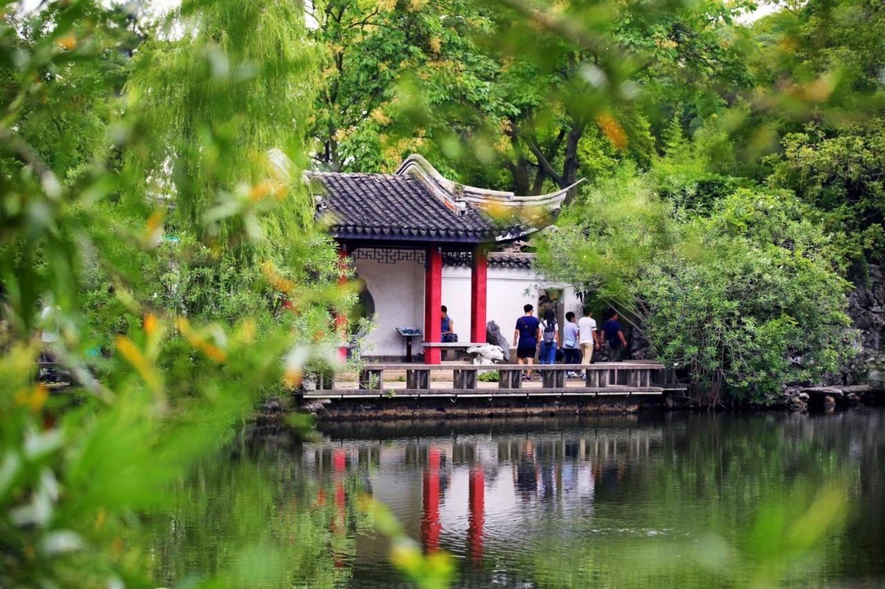 Wuxi Lihu Garden & Lake Tai: Private Day Trip from Shanghai