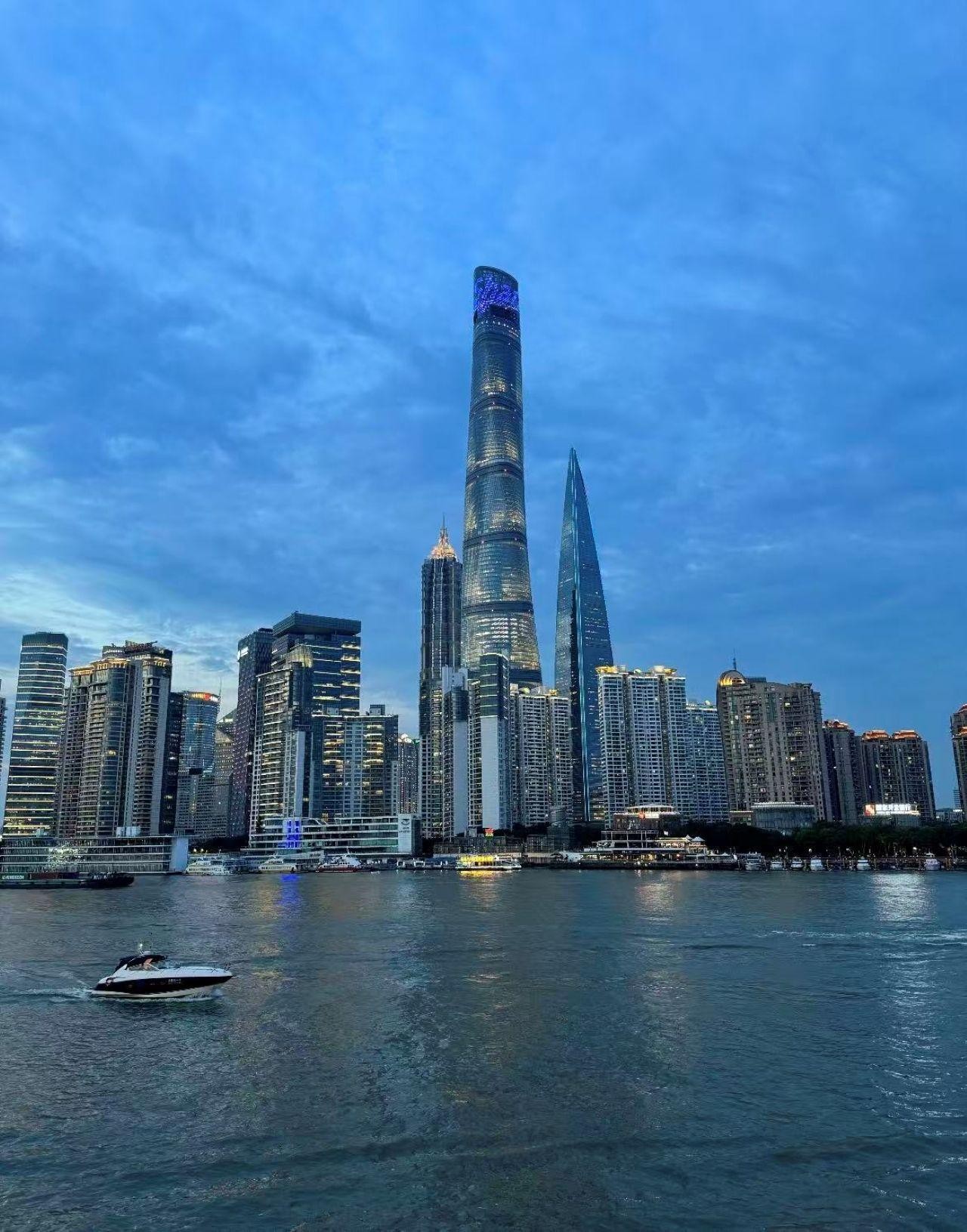 Shanghai: Pier 16 Huangpu River Cruise, Architecture Guide & Photo E-Book 2