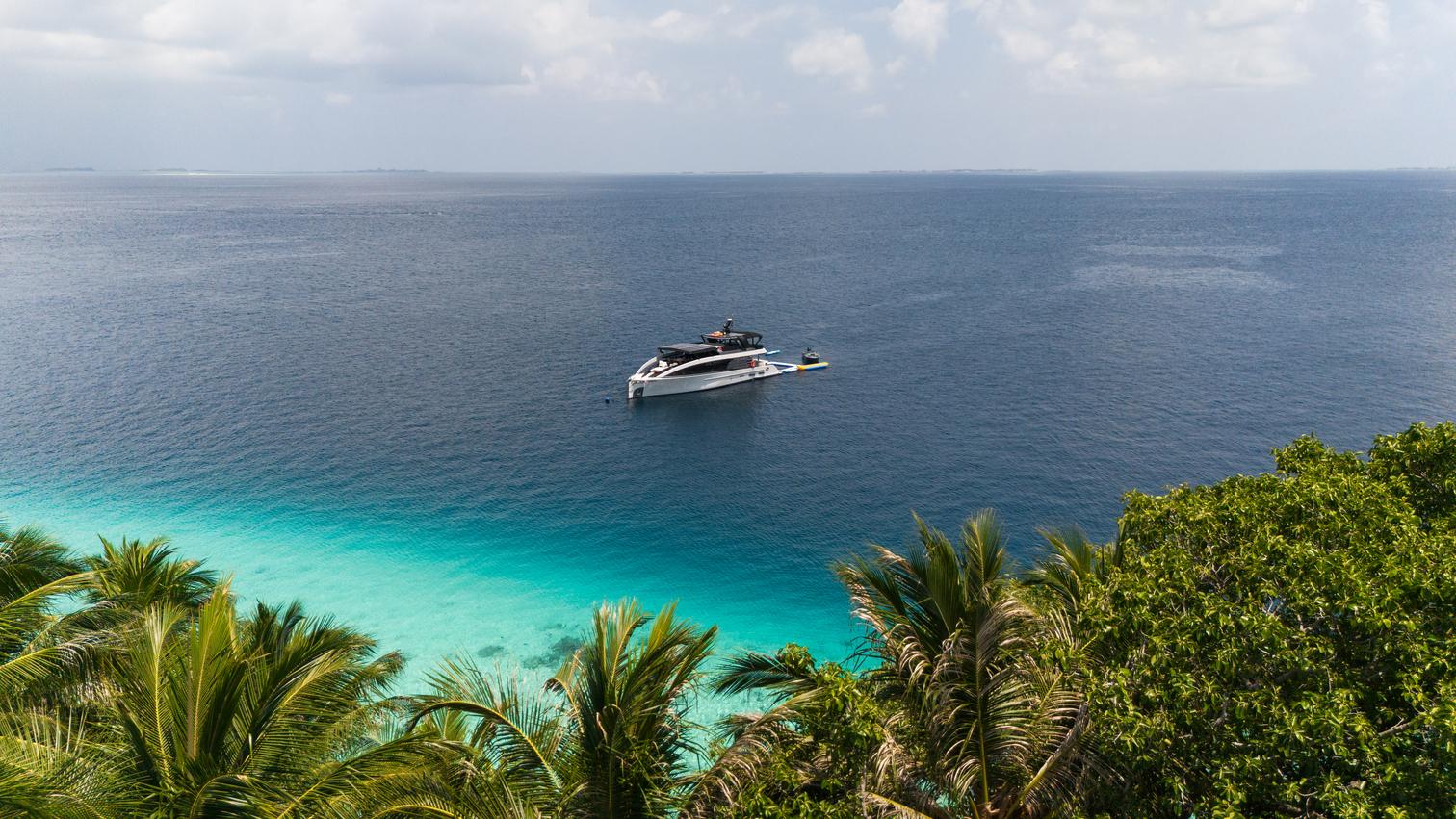 Malé: Luxury Morning Yacht Cruise with Snorkeling & Sea Pool 3
