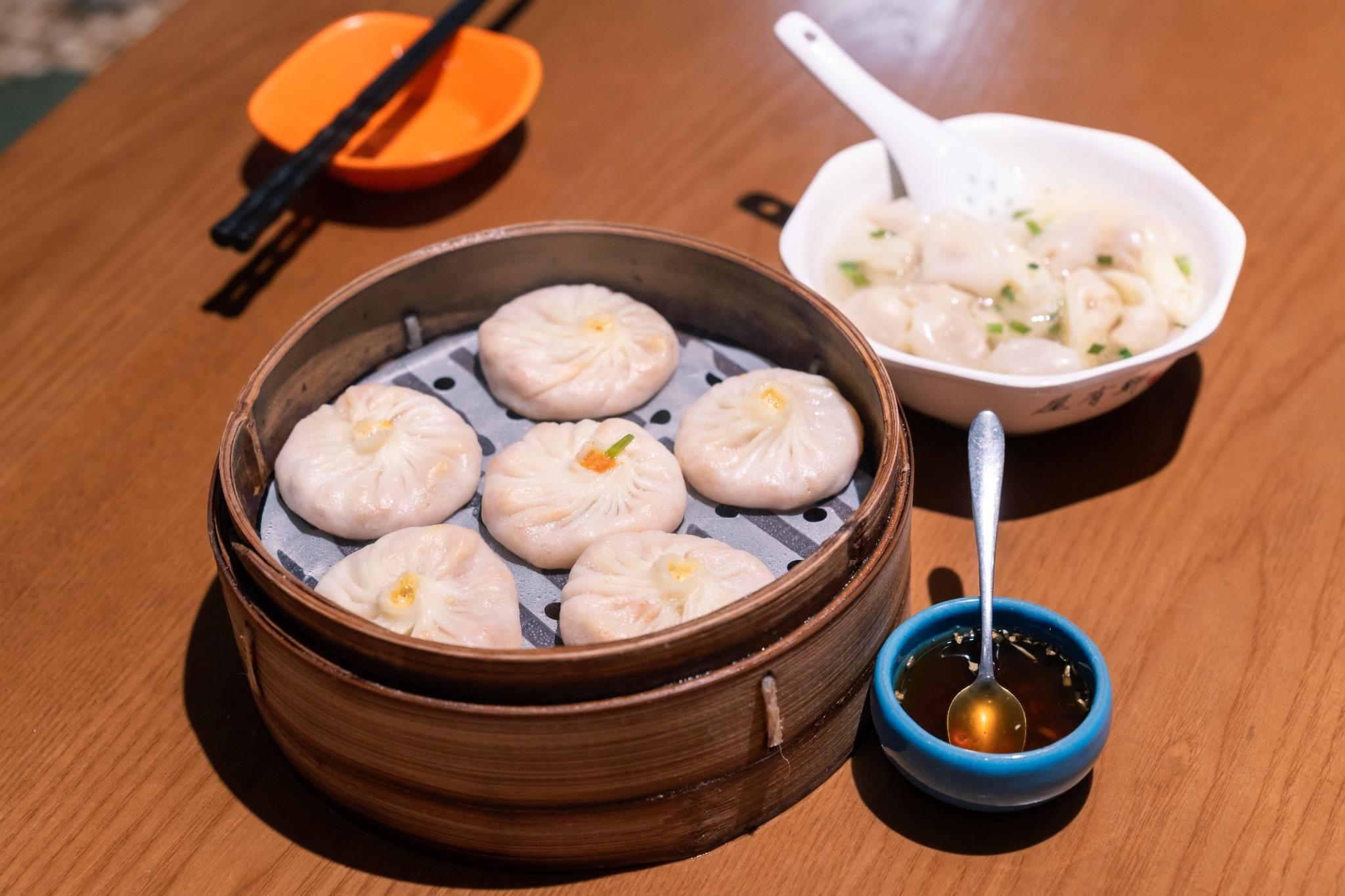 Shanghai Small-Group Food Tour with 14+ Tasters & Drinks
