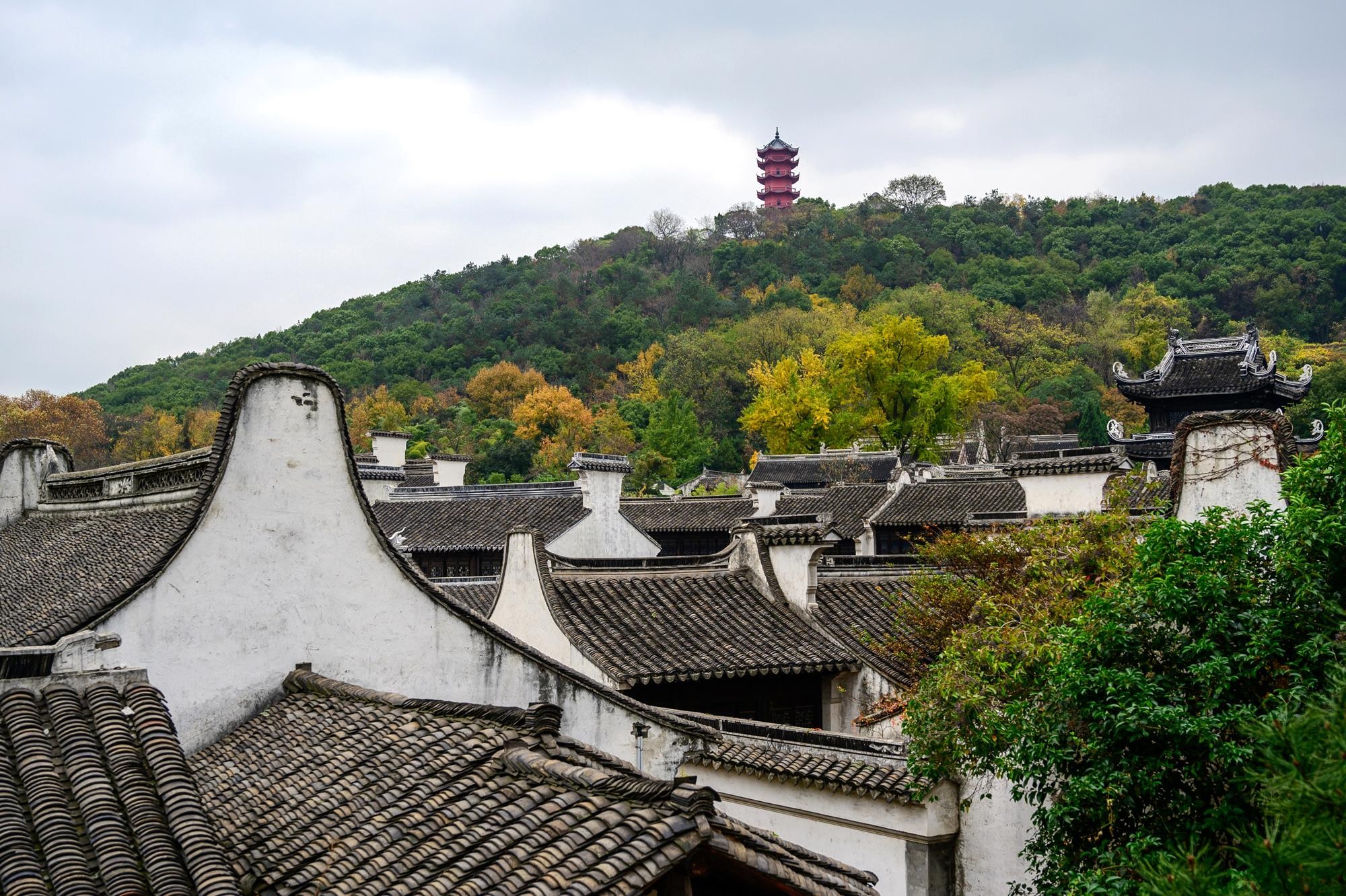 From Shanghai: Huishan Ancient Town & Nianhua Bay Day Trip 2