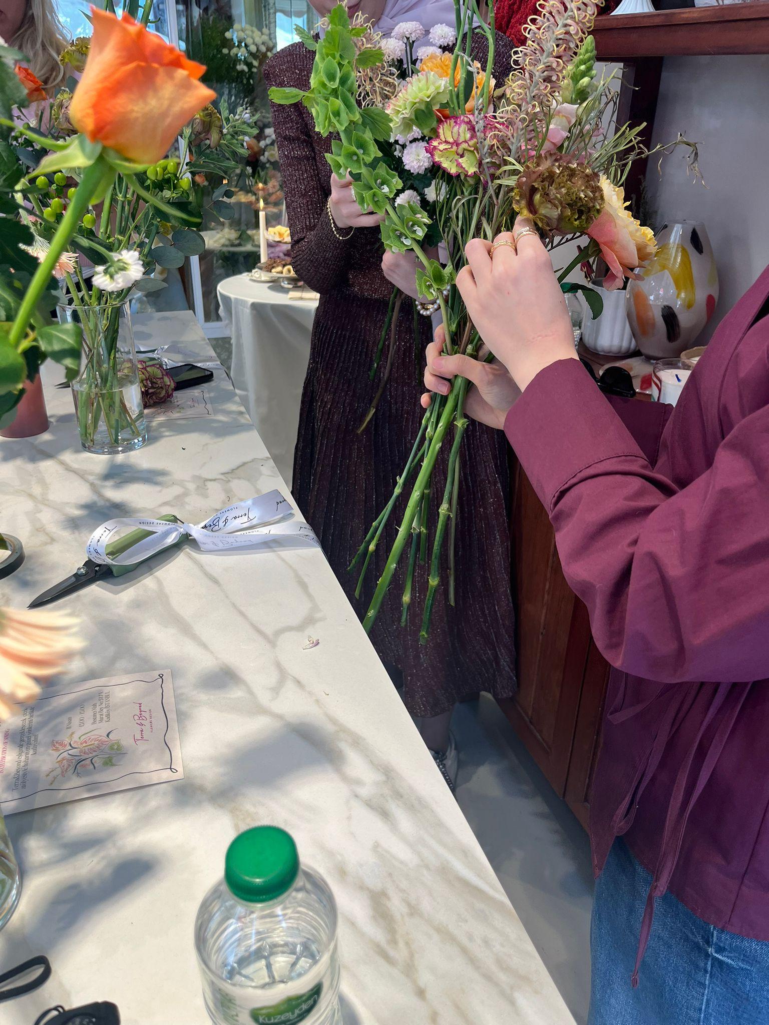 Istanbul: Floral Arrangement Workshop with Tea and Cookies 3