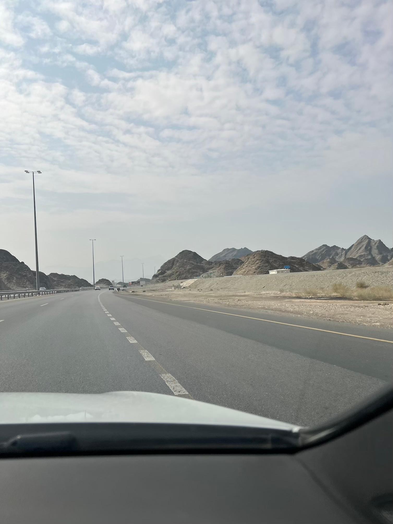 Muscat: Wadi Shab Hike and Bimmah Sinkhole Tour with Lunch