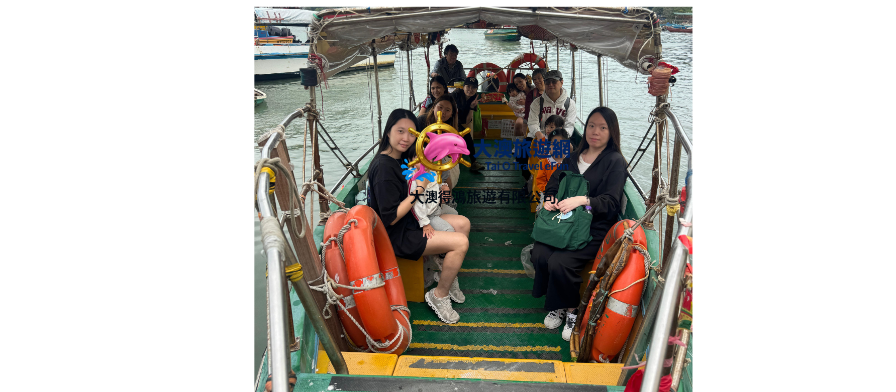 Tai O VIP Boat Charter Dolphin Tour & Free Drinks, Map & Postcard — guided tour in Hongkong