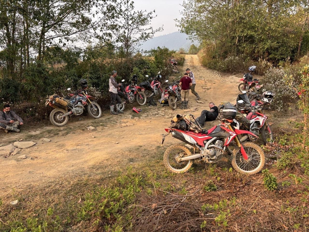 Kathmandu 6-Day Motorbike Tour: Pokhara & Chitwan Safari