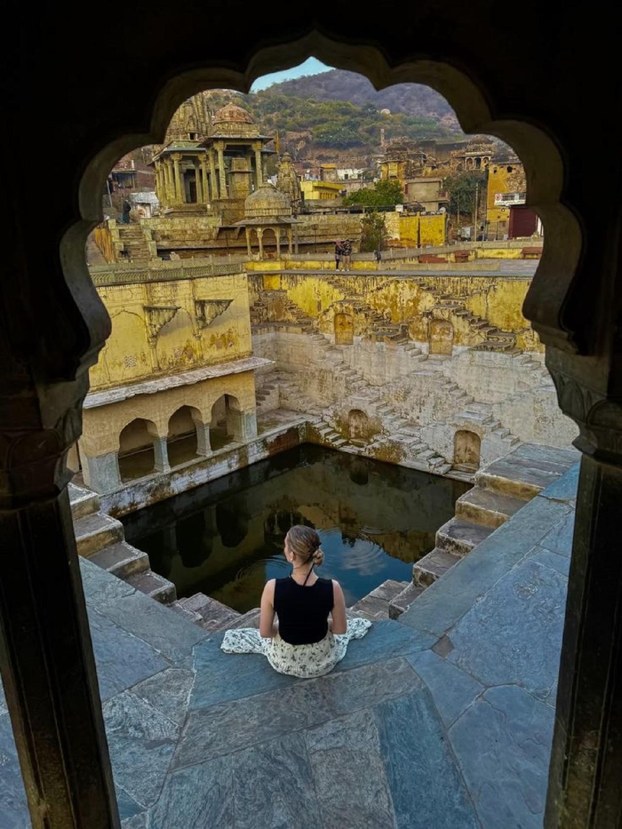 Jaipur: Stepwell, Amber, Jaigarh, Nahargarh Forts by Jeep 3