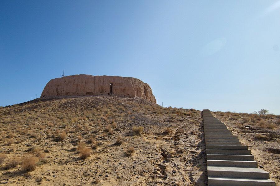 Khiva to Nukus: Savitsky Museum & Soviet Aircraft Day Trip 2