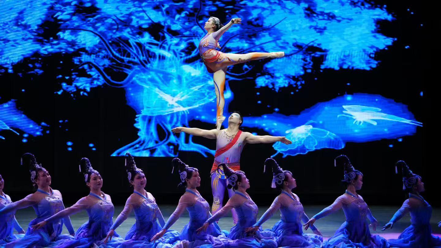 Beijing Chaoyang Theatre Acrobatic Show With Hotel Pickup