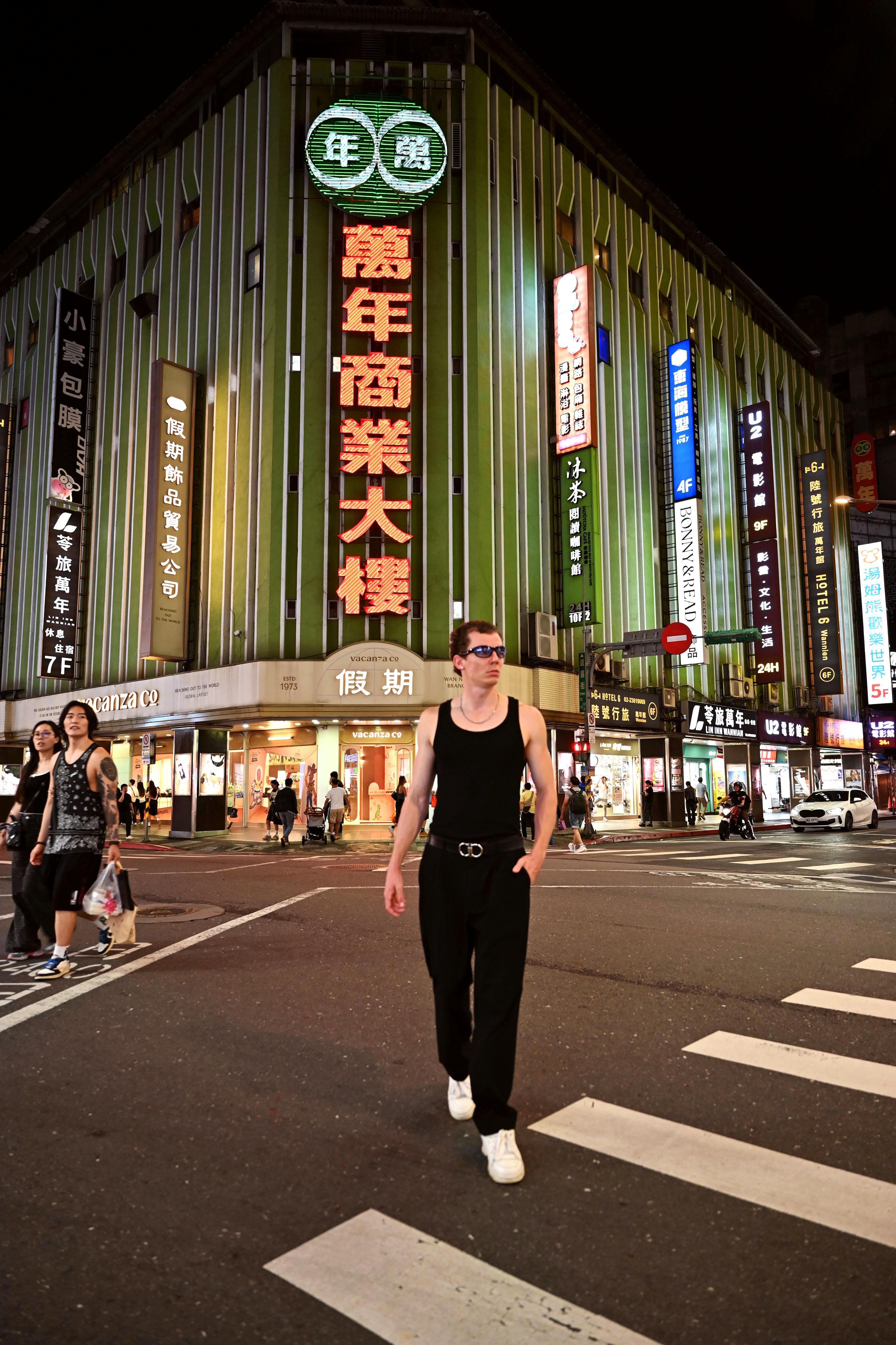 Ximending: Private Photoshoot with Taipei Photographer