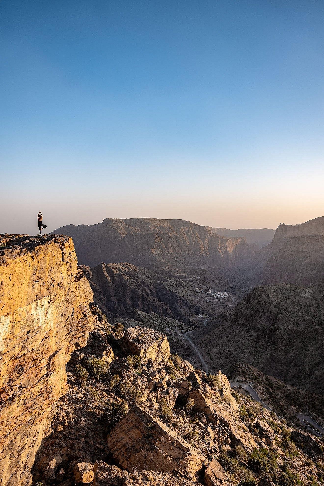 Dubai: Muscat, Nizwa & Jebel Akhdar Tour with One-Way Flight