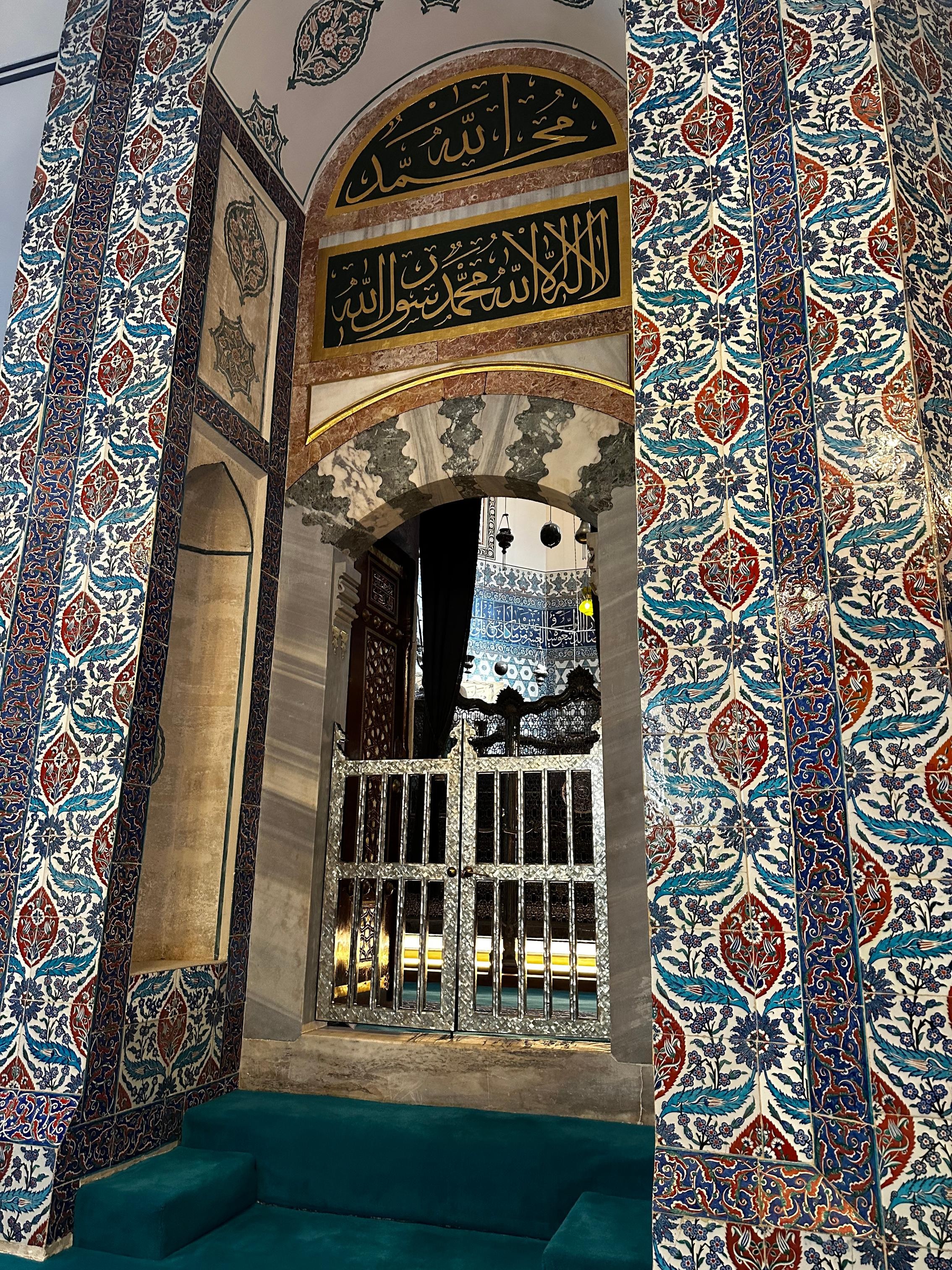 Istanbul Religious Sites Tour w Lunch – Eyup Sultan & More