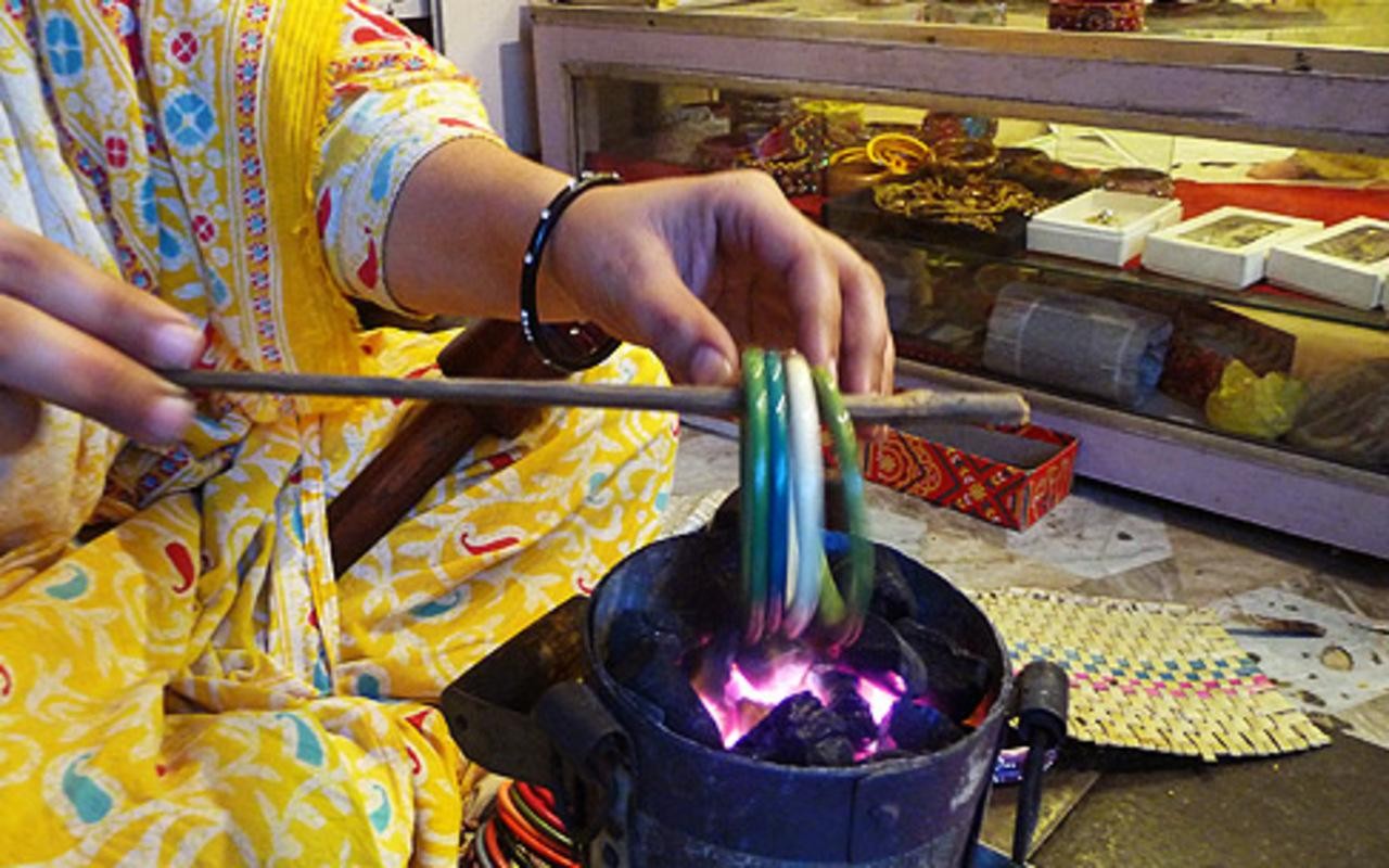 Jaipur: Lac Work & Bangle-Making Workshop with Artisan 3