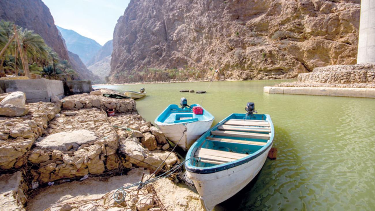 Oman: Private Day Trip to Wadi Shab & Hawiyat Najm Sinkhole