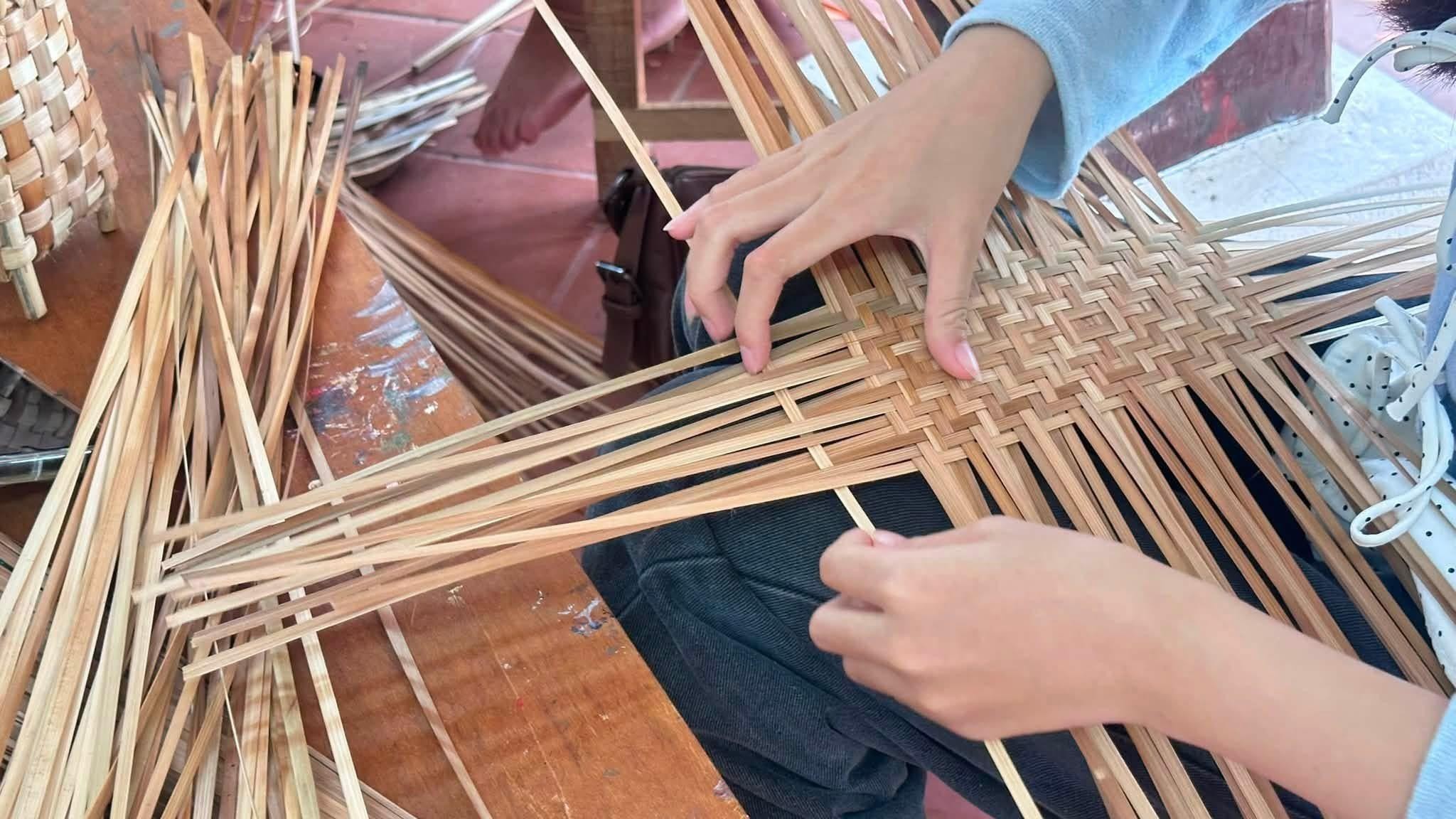 Nong Khiaw: Bamboo Weaving, Cooking & Waterfall Trek Tour