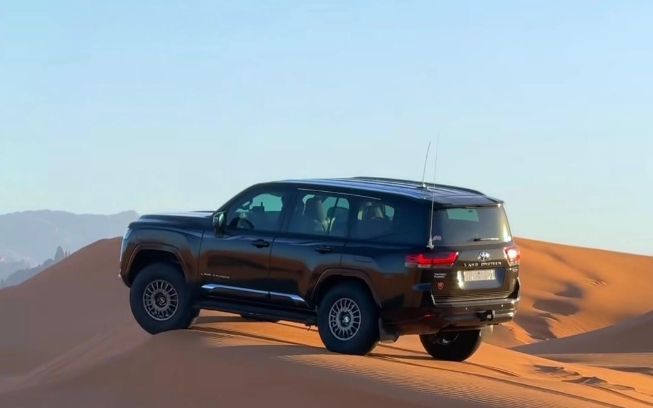 Qatar: Desert Quad Bike Tour with Swim Break 2