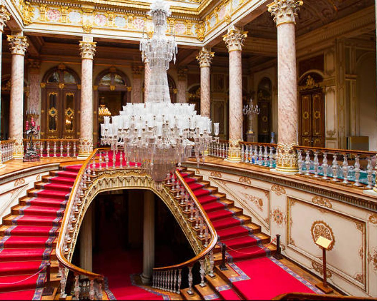 Istanbul: Dolmabahçe Palace Tour and Sunset Yacht Cruise 2