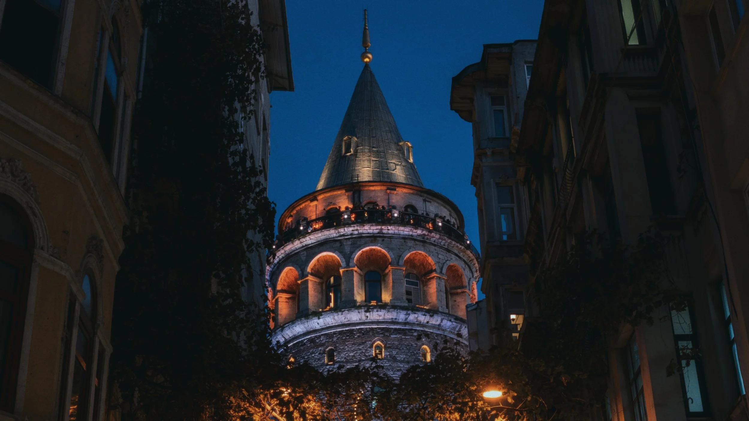Istanbul: Night Instagram Photo Tour Walk with Local Guide 2