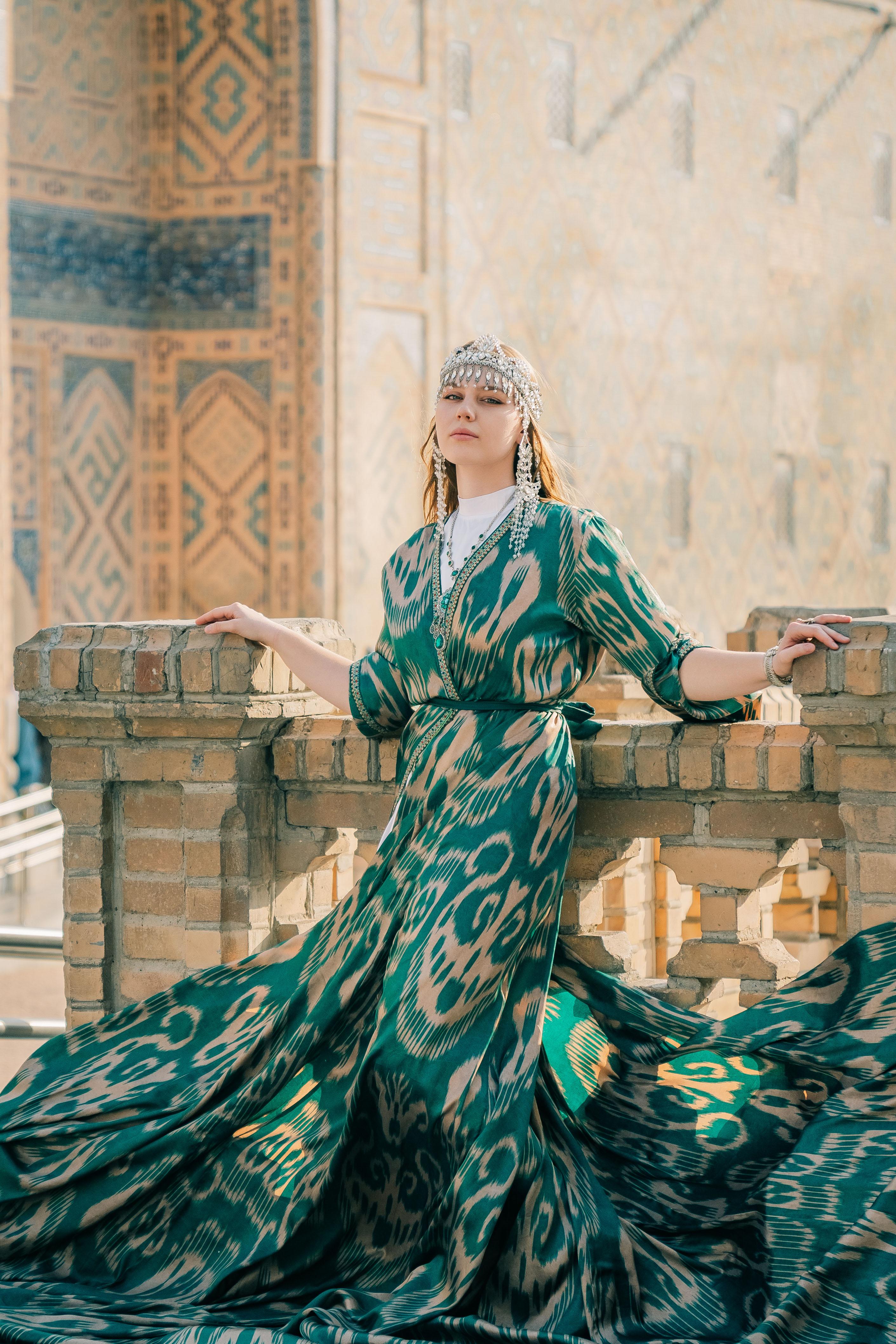 Samarkand: Private photoshoot in flying dresses 2