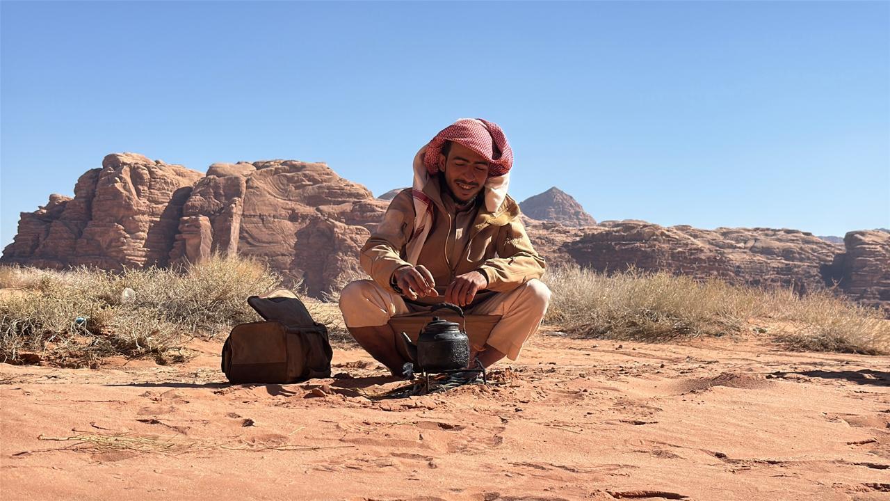 Wadi Rum: 2-Hour Jeep Tour with Bedouin Tea & Desert Views 2