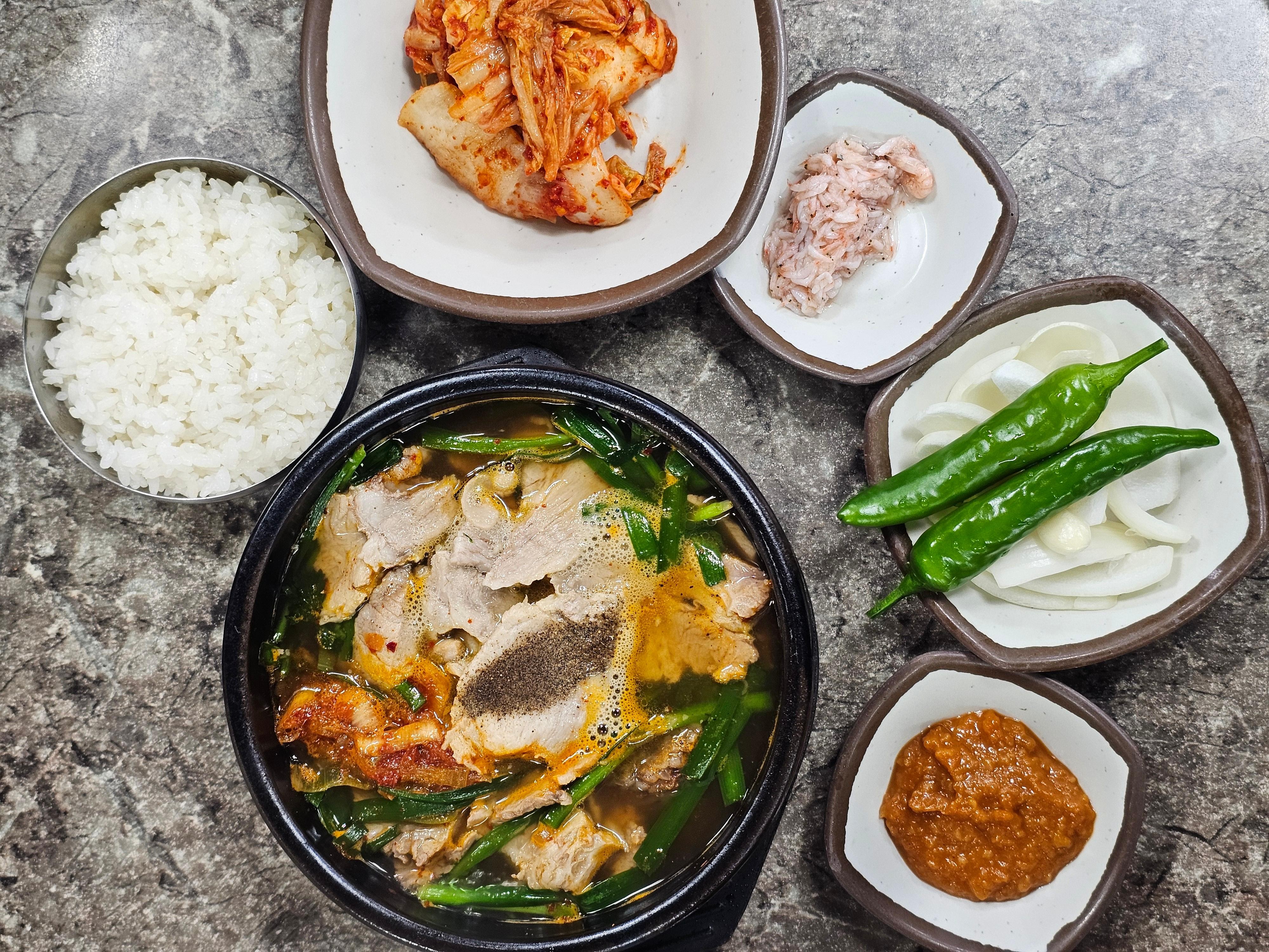 Busan: Kimchi Kitchens Food Tour with 10+ Tastings