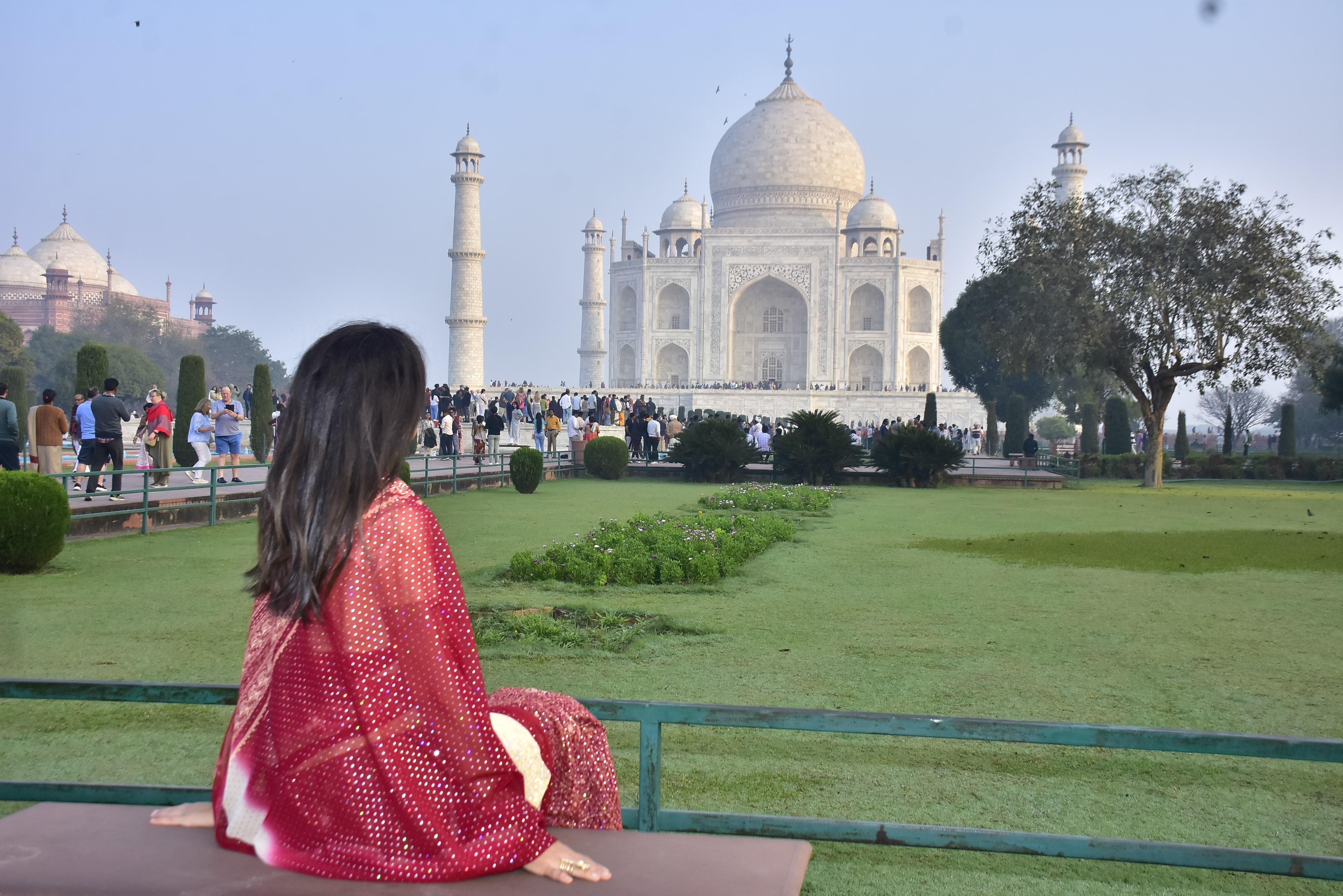From Delhi: Taj Mahal Private Day Tour with Guide & 5* Lunch 2