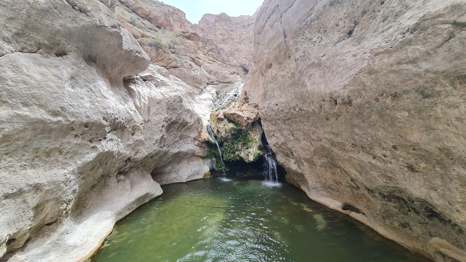 Muscat: Wadi Al Jahal & Old Village & Bimmah Sinkhole Tour