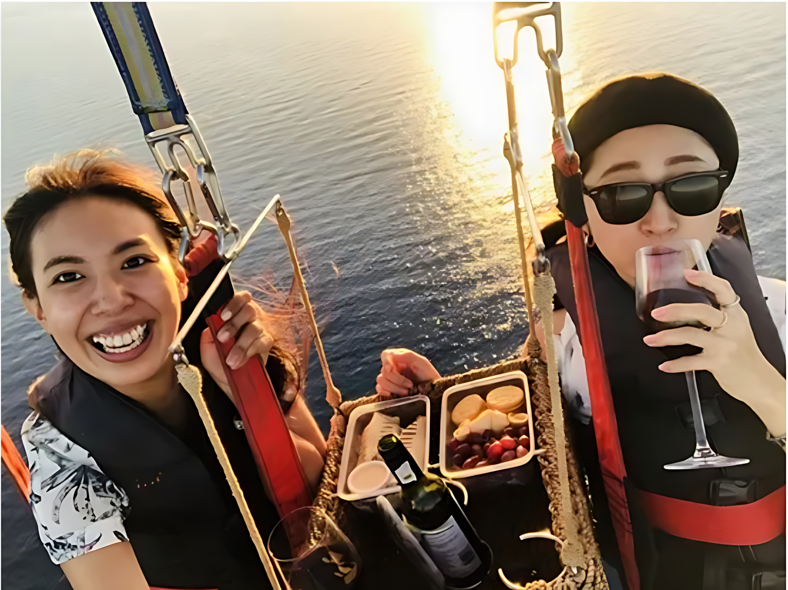 Cebu: Parasailing Picnic with Wine and Sandwiches