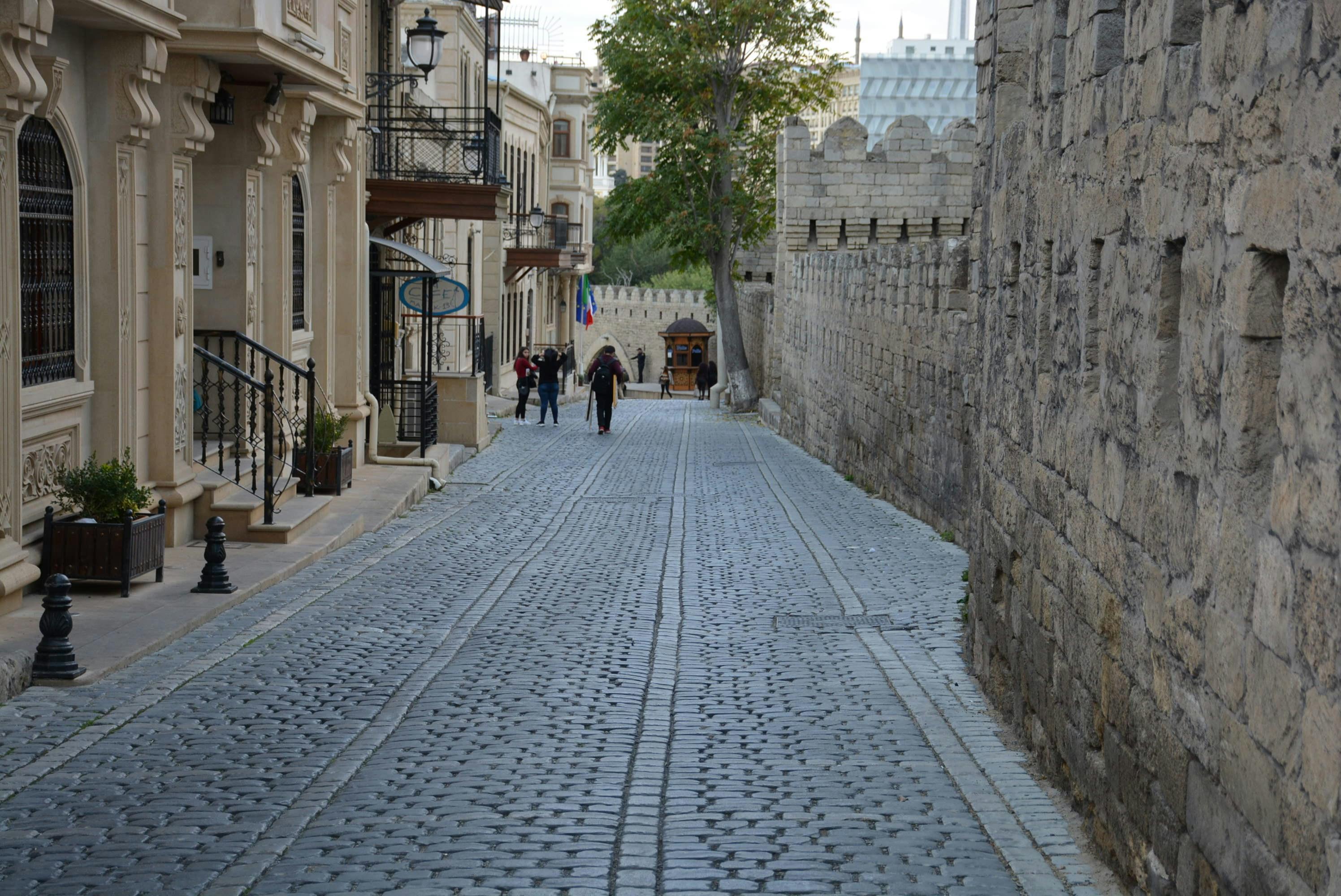 Baku: Private Photo Tour – Old City & Skyline 3