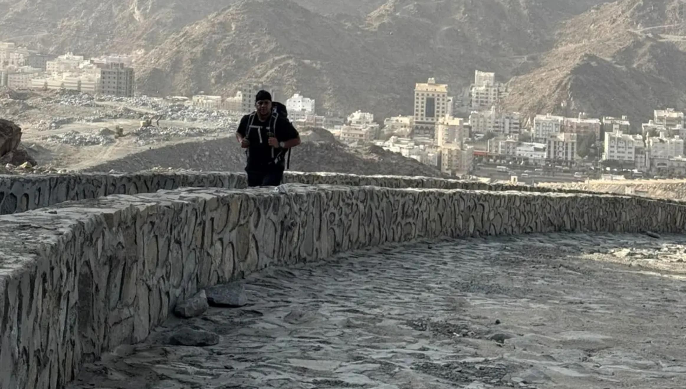 Mecca: Jabal Thawr Sunset Hike with Dinner — guided tour in Mecca