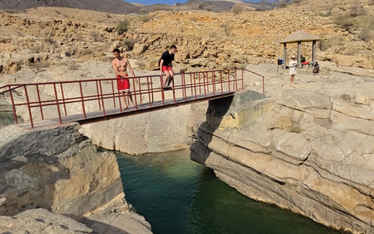 Muscat: Wadi Bani Khalid Tour with Al Salam Camp Drop-Off 2