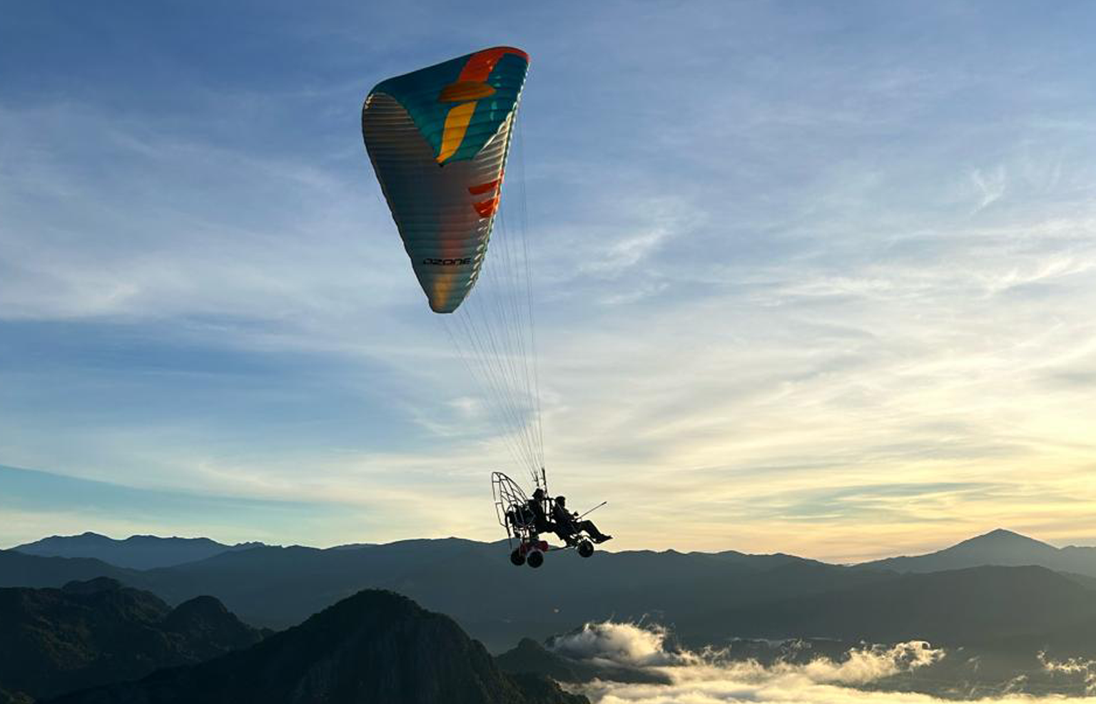 Vang Vieng:Paramotor, 2Caves, Zipline, Kayak, lagoon 3 3