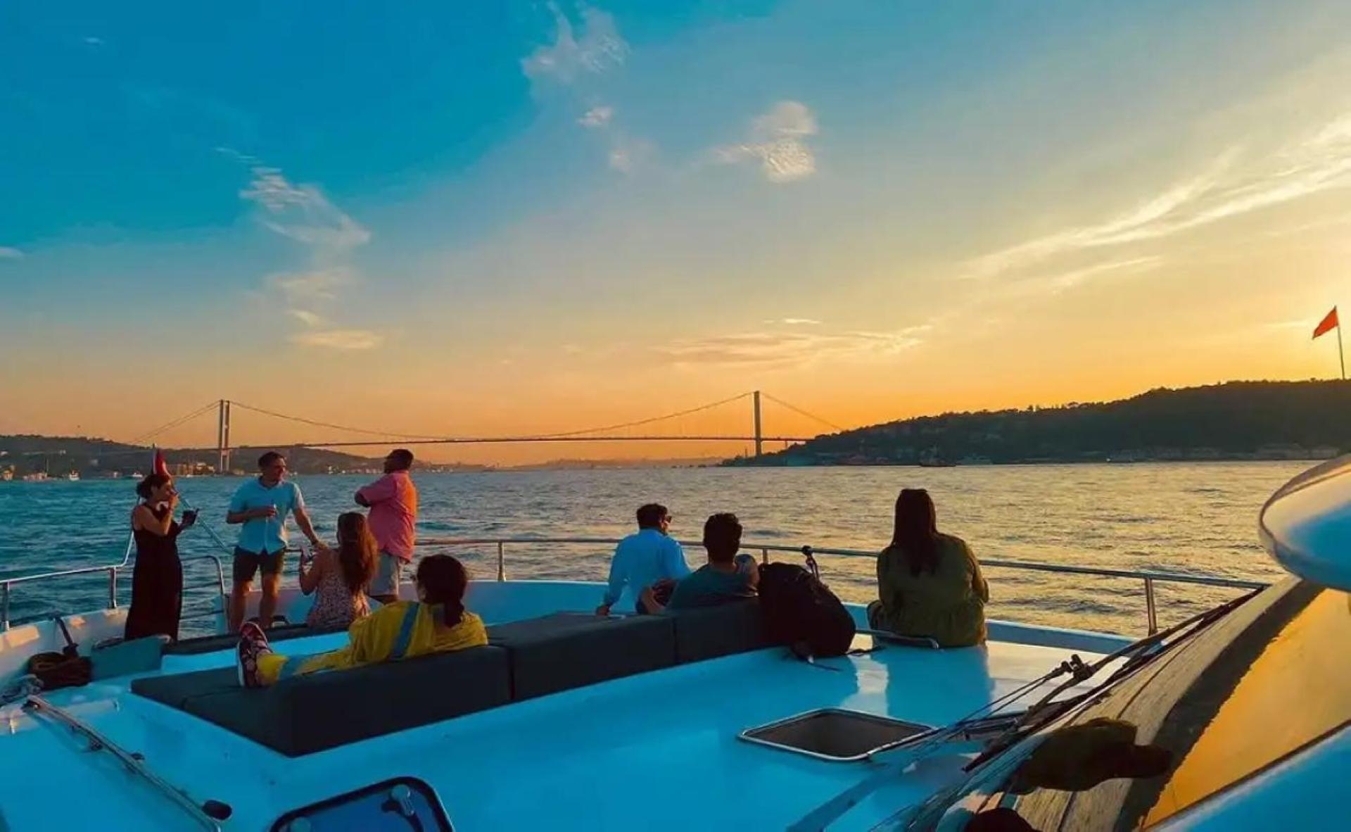 Istanbul: Bosphorus and Golden Horn Yacht Cruise with Guide 2