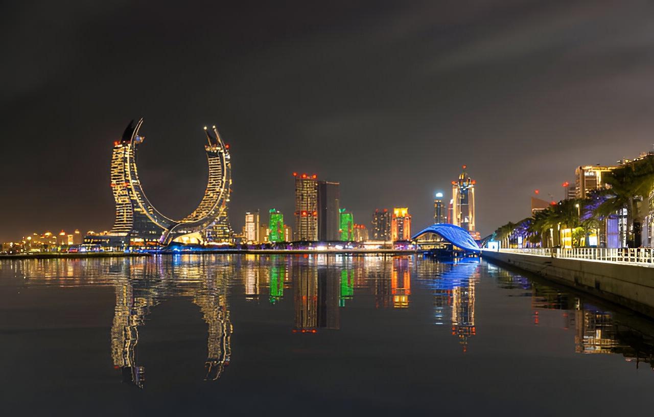 Doha: Night City Tour Souq Waqif, Katara, Pearl & Lusail 3