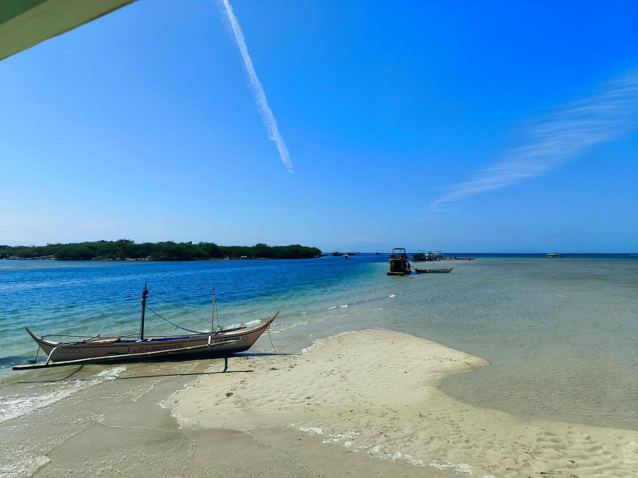 Calatagan: Island Hopping, Snorkeling, and a Lighthouse Tour 3