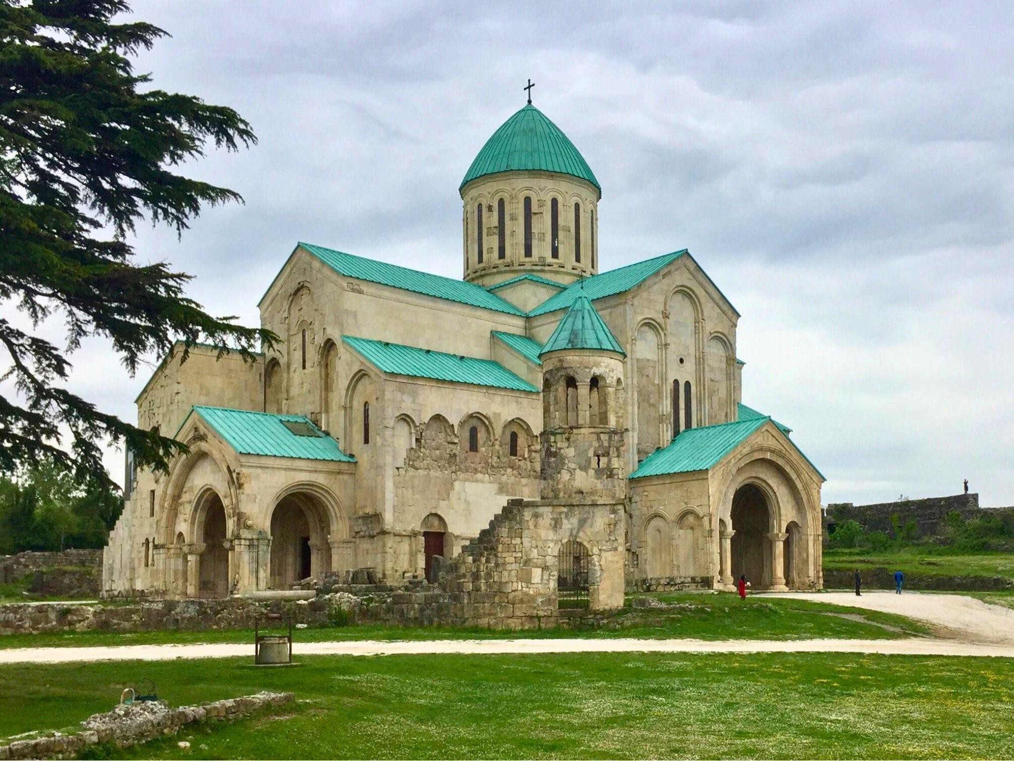 Private tour from KUTAISI: Bagrati, Gelati and Motsameta 2