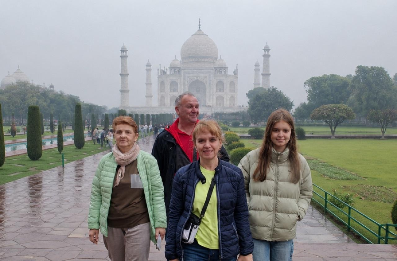 From Delhi: 2-Days Agra Tour with Taj Mahal & Fatehpur Sikri 2