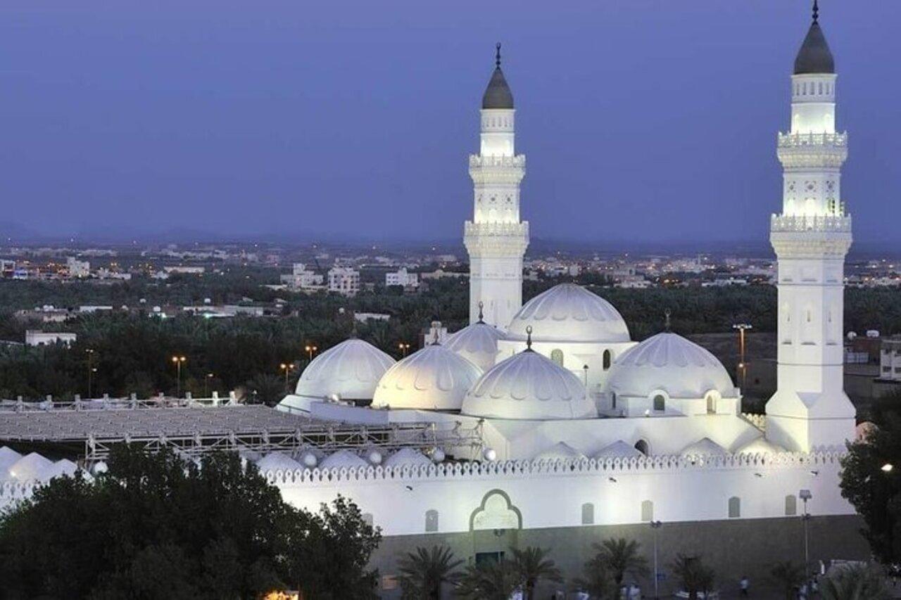 Madinah: Private Ziyarah Tour with Hotel Pickup — guided tour in Medina