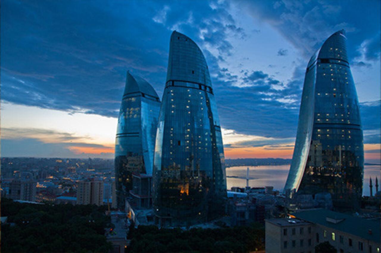 Baku: Night Tour with Guide