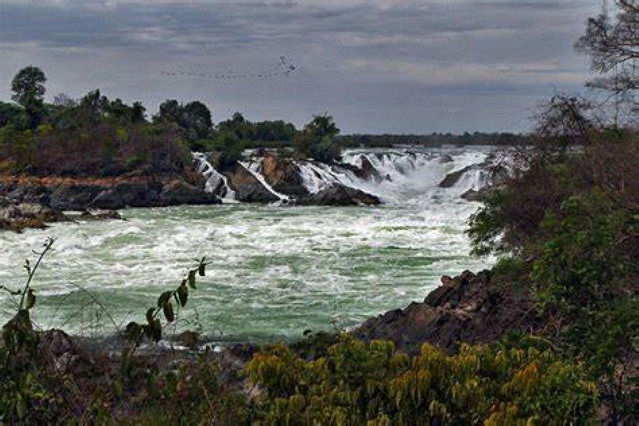 Pakse: Khone Phapheng Waterfall Day Tour with Lunch & Dinner 3