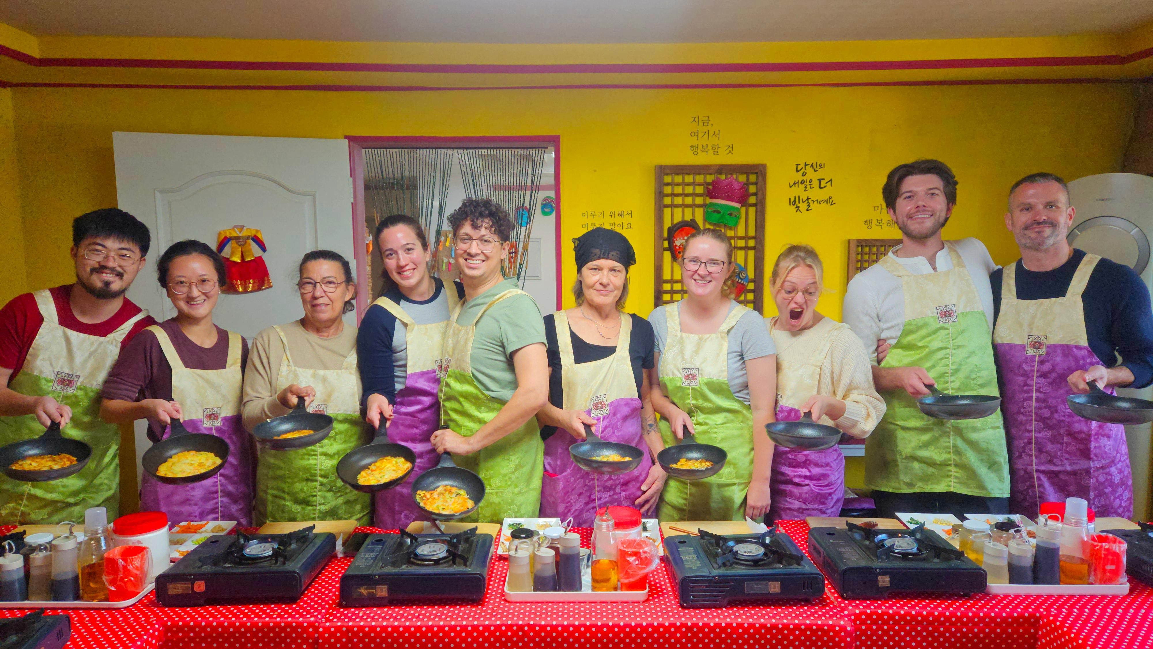 Seoul: Local Home Korean Cooking Class and Market Tour 2
