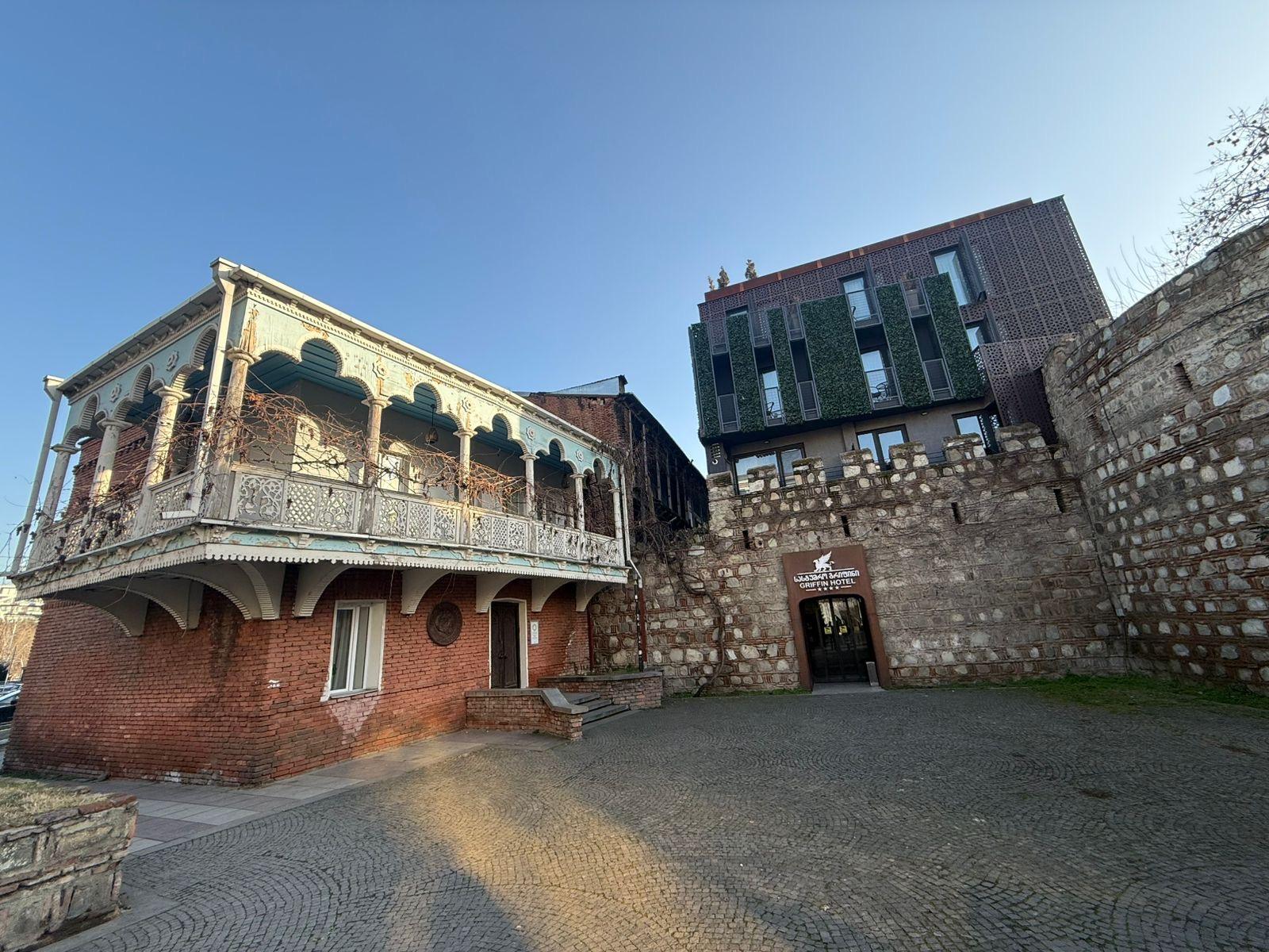 Tbilisi: Old Town Waterfall & Hidden Canyon Walking Tour 3