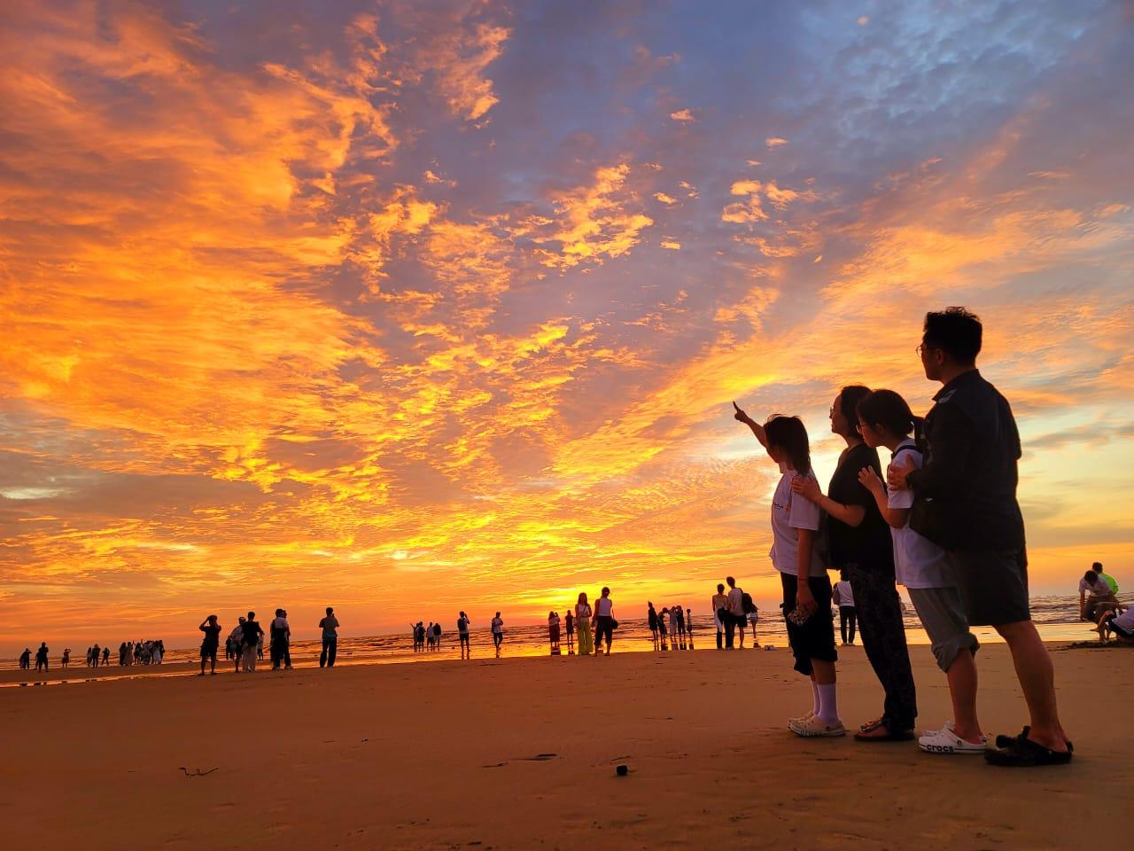Kota Kinabalu: Mangrove Cruise with Dinner & Fireflies 3