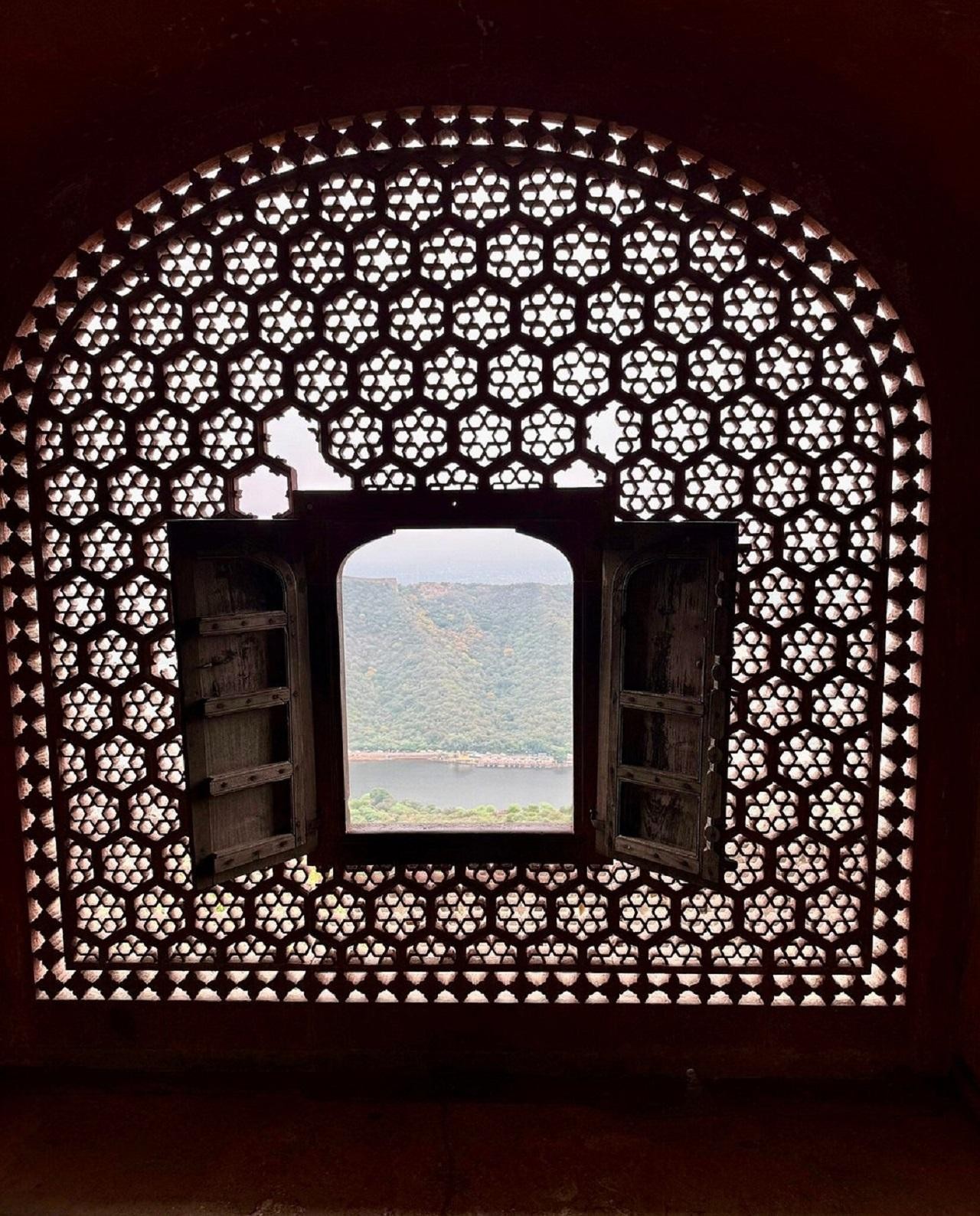 Jaipur: Royal Delights AC Car Sightseeing with Guide 3