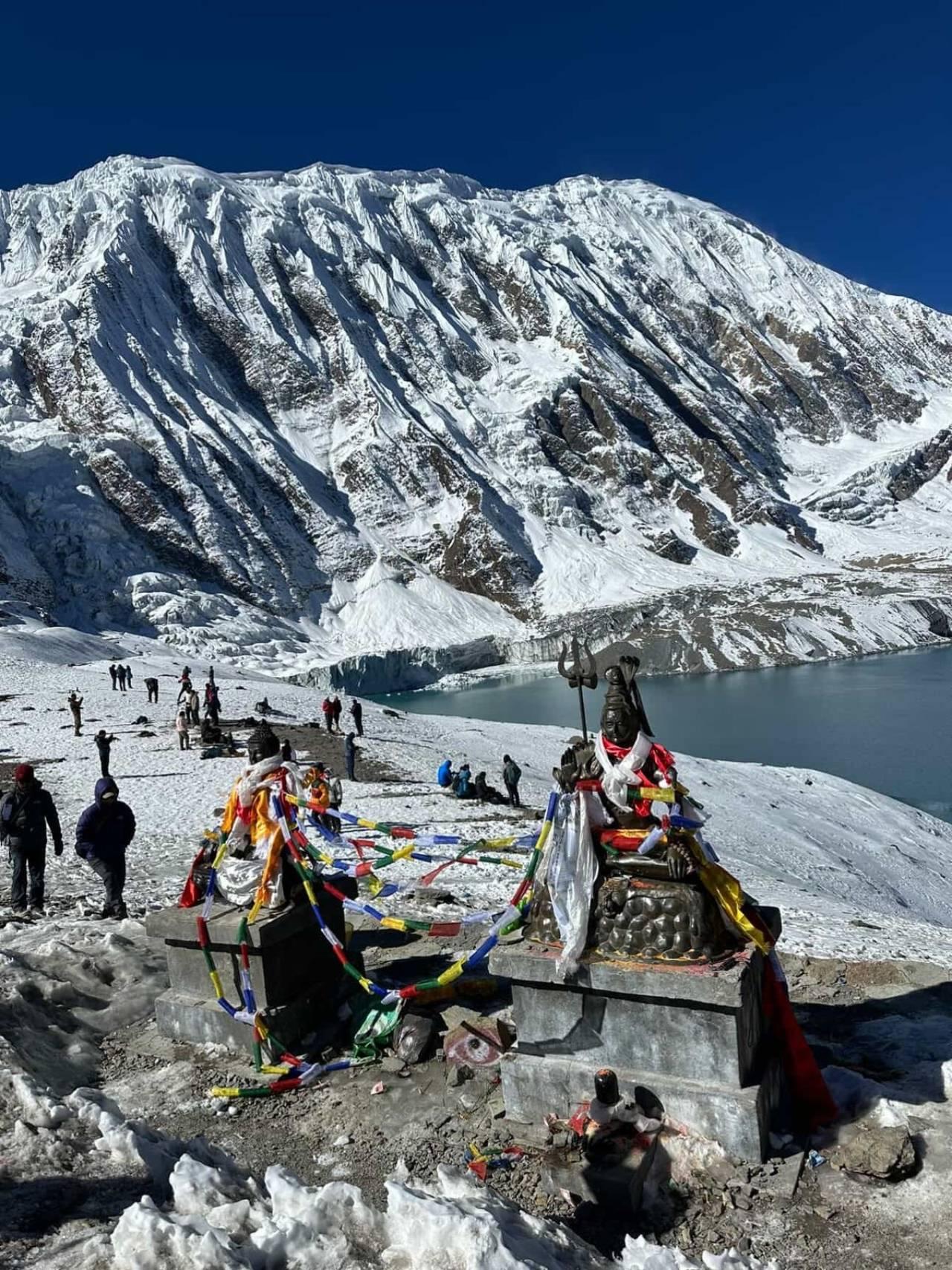 Annapurna Circuit Trek 14 Days with Guide 2