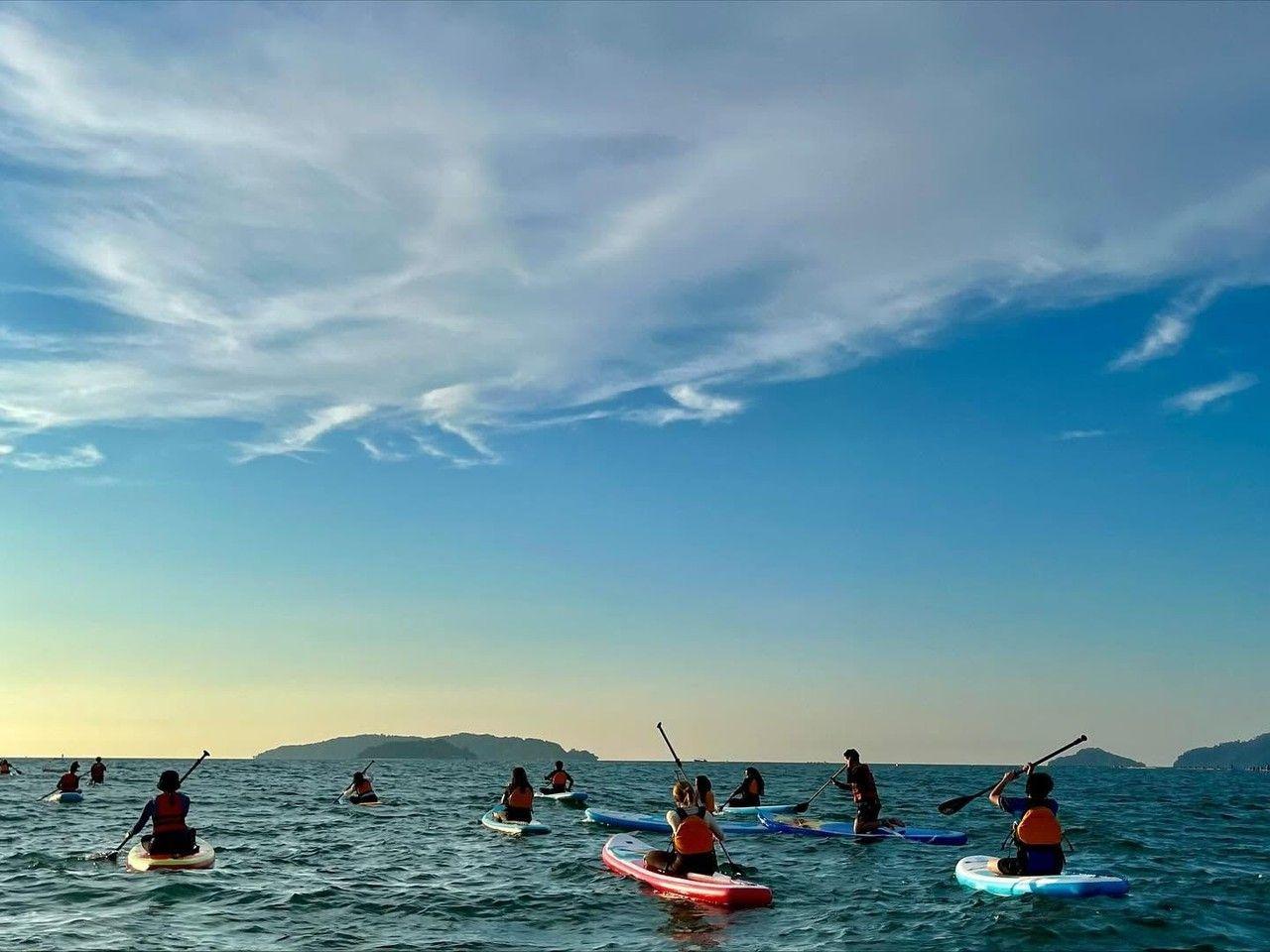 Kota Kinabalu: Tanjung Aru Stand-Up Paddleboarding Tour