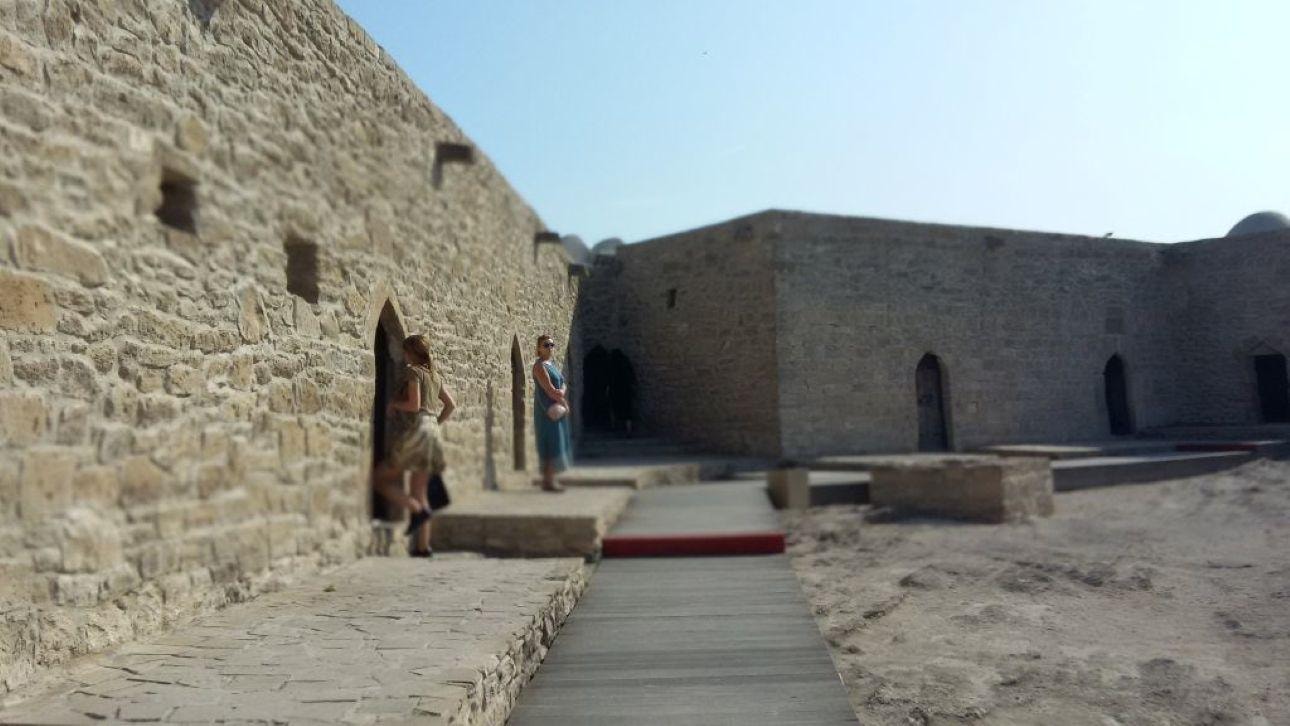 Baku: Private Half-Day Ateshgah Fire Temple & Yanardag Tour 3