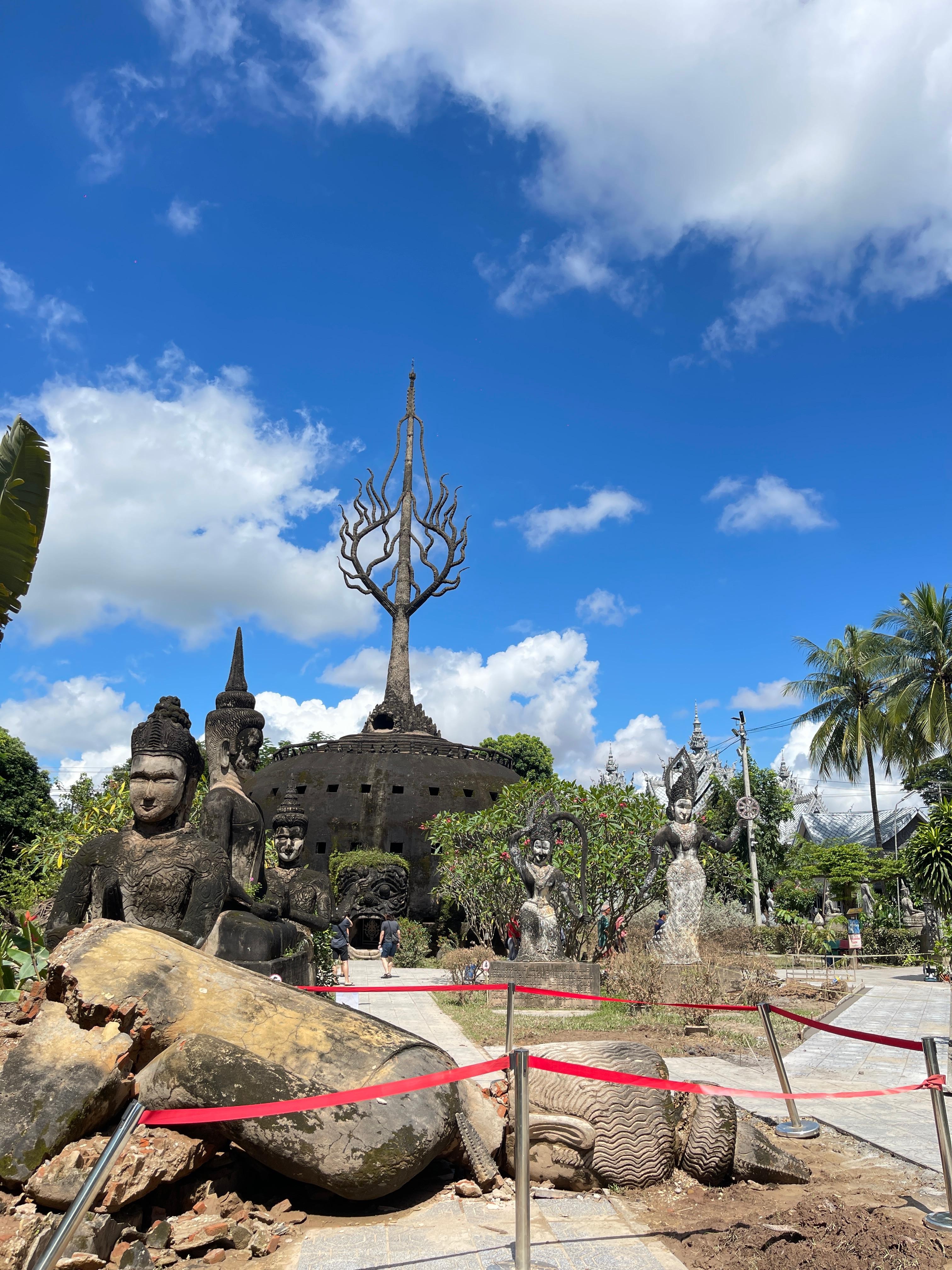 Vientiane: Half-Day City Tour with Patuxai and Buddha Park 2