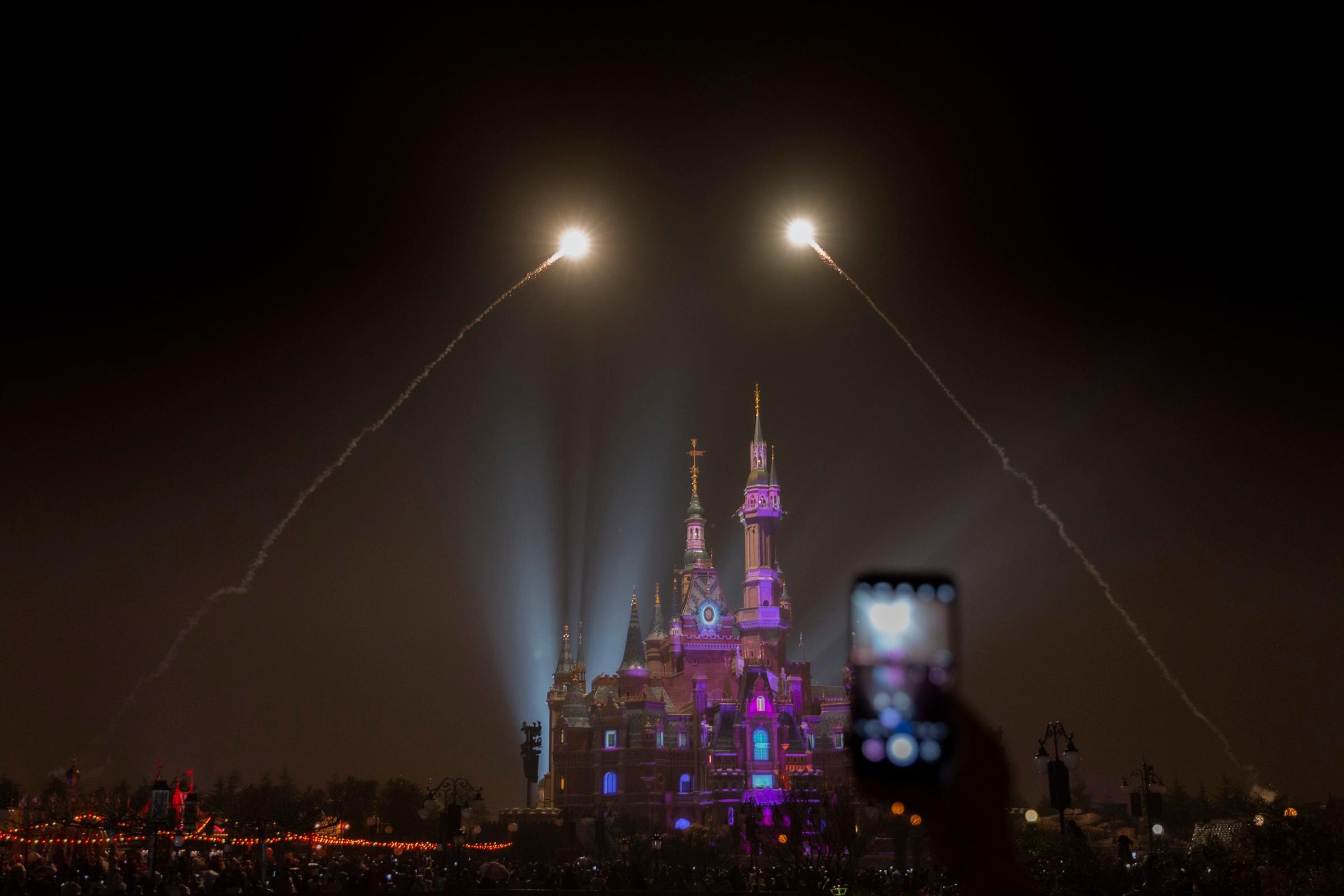 Shanghai: 2-Day Disneyland & Indoor Snow Family Package
