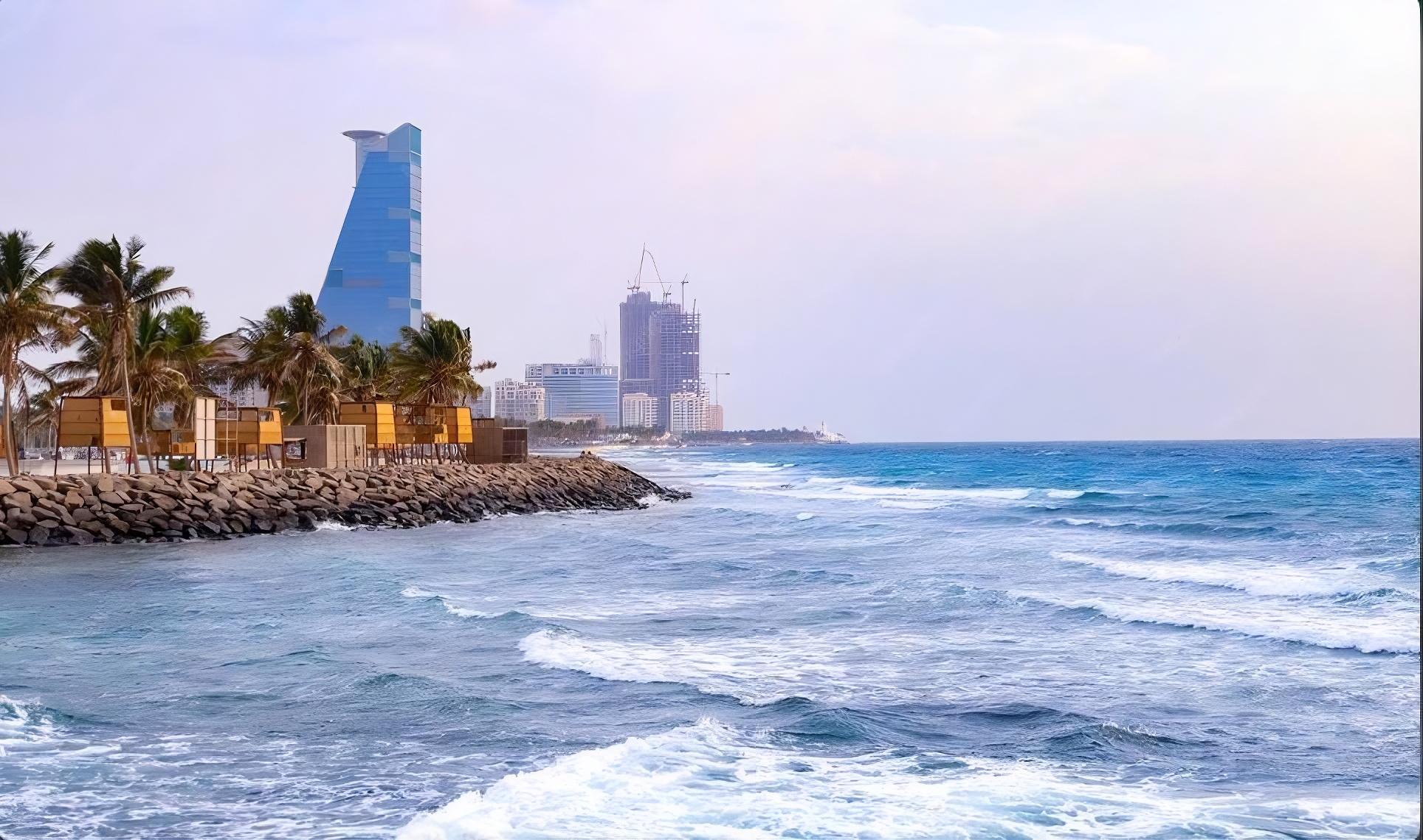 Jeddah: Private Heritage, Modern City & Red Sea Tour
