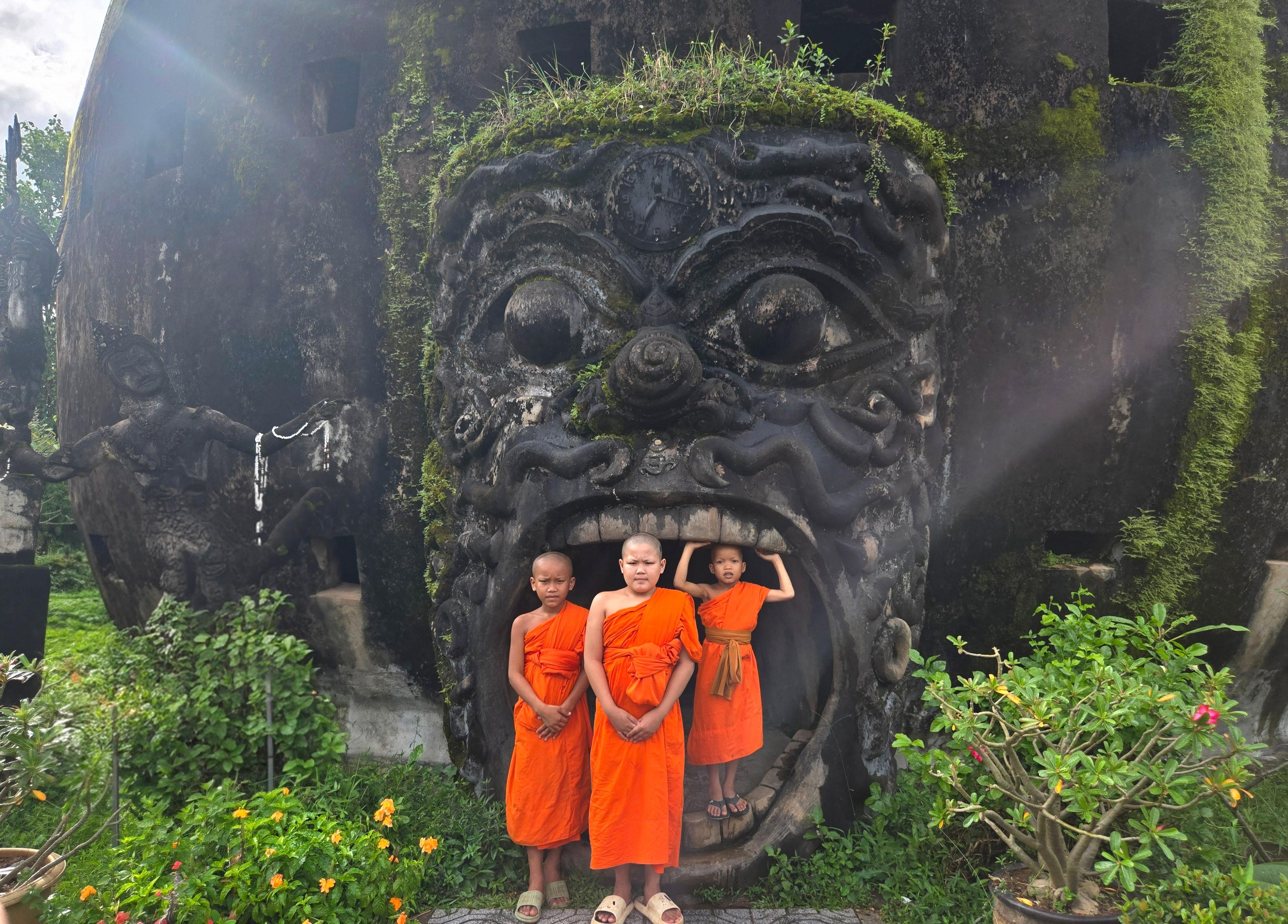 Buddha Park: Guided Tour with Lao Coffee Tasting